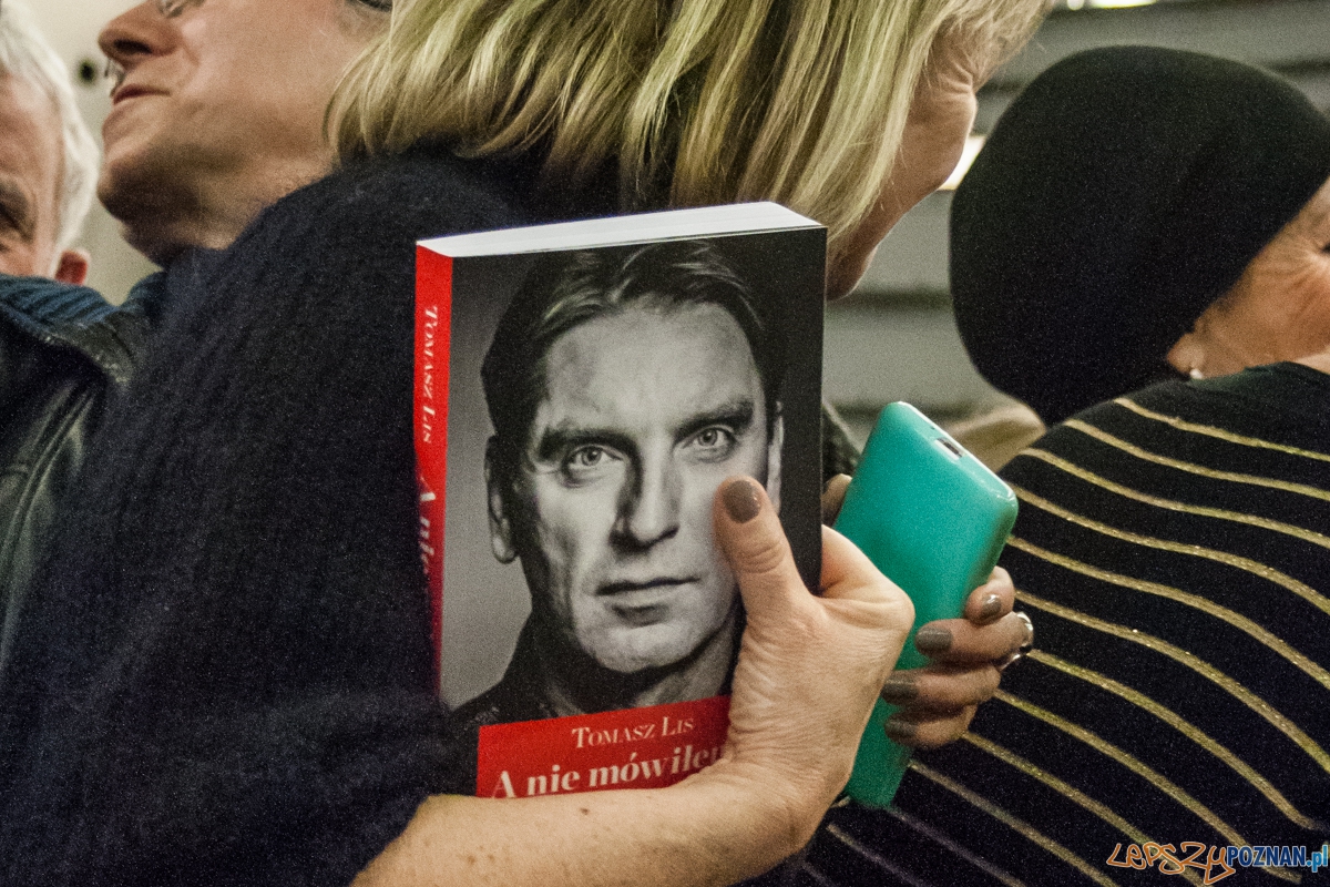 Tomasz Lis w empiku (15.03.2016) Foto: © lepszyPOZNAN.pl / Karolina Kiraga Tomasz Lis w empiku (15.03.2016) Foto: © lepszyPOZNAN.pl / Karolina Kiraga