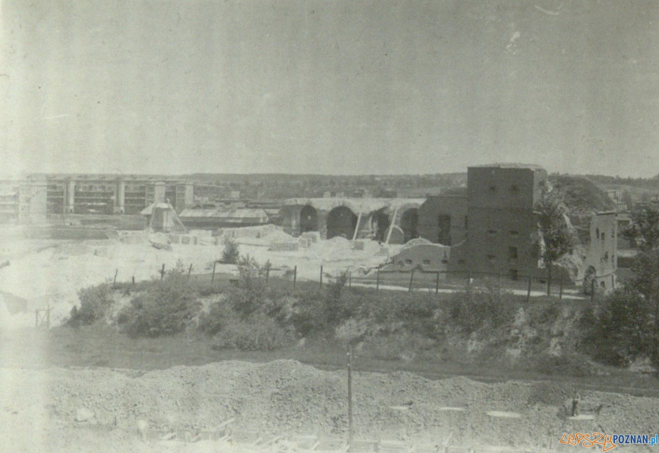 Fort Reformatów i widok na budynki na Zawadach - 1936 Foto: Ośrodek dla Głuchoniemych na Śródce / Cyryl Fort Reformatów i widok na budynki na Zawadach - 1936 Foto: Ośrodek dla Głuchoniemych na Śródce / Cyryl
