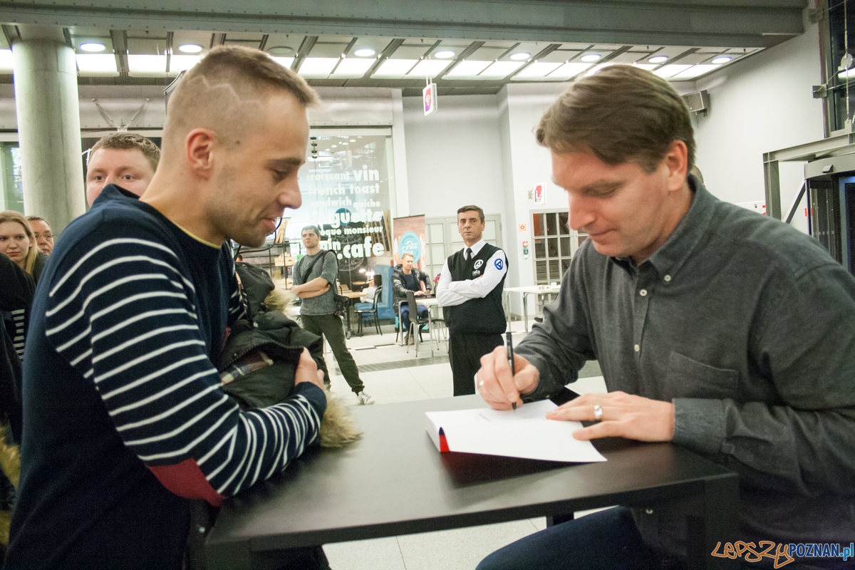 Tomasz Lis w empiku (15.03.2016) Foto: © lepszyPOZNAN.pl / Karolina Kiraga Tomasz Lis w empiku (15.03.2016) Foto: © lepszyPOZNAN.pl / Karolina Kiraga