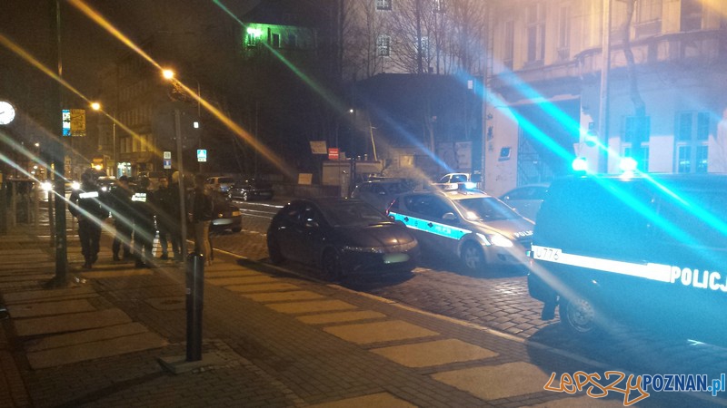 Nocna akcja policji na Starym Mieście Foto: materiały KM Policji w Poznaniu Nocna akcja policji na Starym Mieście Foto: materiały KM Policji w Poznaniu
