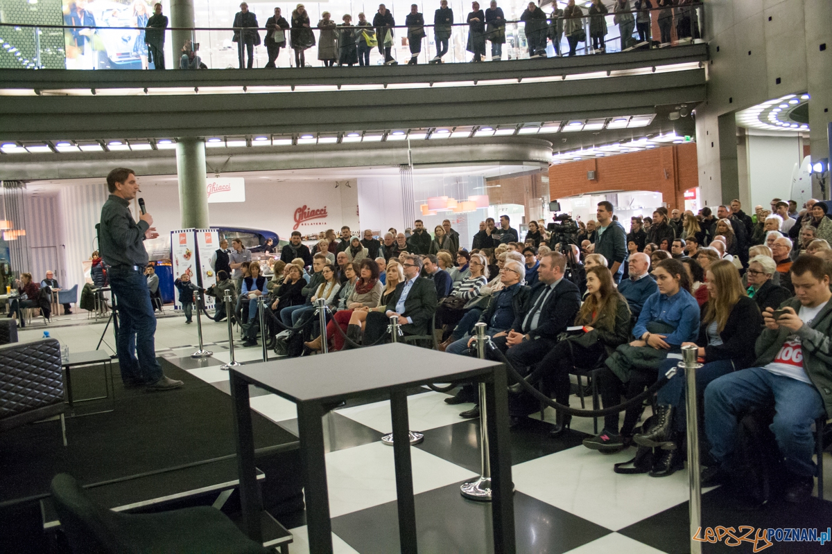 Tomasz Lis w empiku (15.03.2016) Foto: © lepszyPOZNAN.pl / Karolina Kiraga Tomasz Lis w empiku (15.03.2016) Foto: © lepszyPOZNAN.pl / Karolina Kiraga