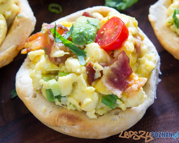 jajecznica w chrupiących bułkach Foto: iwashyoudry.com / Shawn jajecznica w chrupiących bułkach Foto: iwashyoudry.com / Shawn