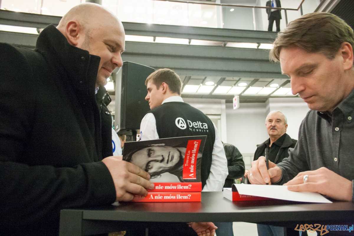 Tomasz Lis w empiku (15.03.2016) Foto: © lepszyPOZNAN.pl / Karolina Kiraga Tomasz Lis w empiku (15.03.2016) Foto: © lepszyPOZNAN.pl / Karolina Kiraga