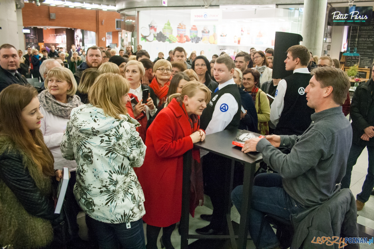 Tomasz Lis w empiku (15.03.2016) Foto: © lepszyPOZNAN.pl / Karolina Kiraga Tomasz Lis w empiku (15.03.2016) Foto: © lepszyPOZNAN.pl / Karolina Kiraga