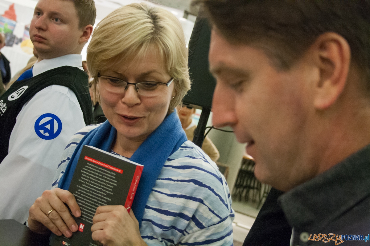 Tomasz Lis w empiku (15.03.2016) Foto: © lepszyPOZNAN.pl / Karolina Kiraga Tomasz Lis w empiku (15.03.2016) Foto: © lepszyPOZNAN.pl / Karolina Kiraga