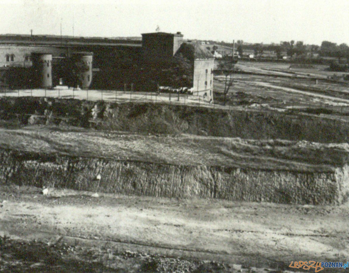 Niewlacja terenu wokół Fortu Reformatów 1936 Foto: Ośrodek Szkolno-Wychowawczy dla Dzieci Niesłyszących im. Józefa Sikorskiego w Poznaniu Niewlacja terenu wokół Fortu Reformatów 1936 Foto: Ośrodek Szkolno-Wychowawczy dla Dzieci Niesłyszących im. Józefa Sikorskiego w Poznaniu
