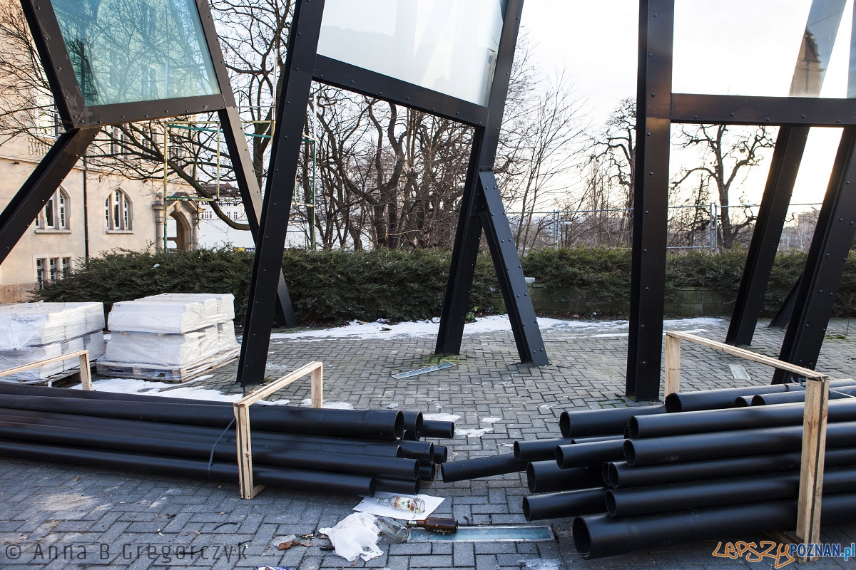 Lustra - instalacja autorstwa prof. Berdyszaka Foto: Anna B. Gregorczyk /Rada Osiedla Stare Miasto Lustra - instalacja autorstwa prof. Berdyszaka Foto: Anna B. Gregorczyk /Rada Osiedla Stare Miasto