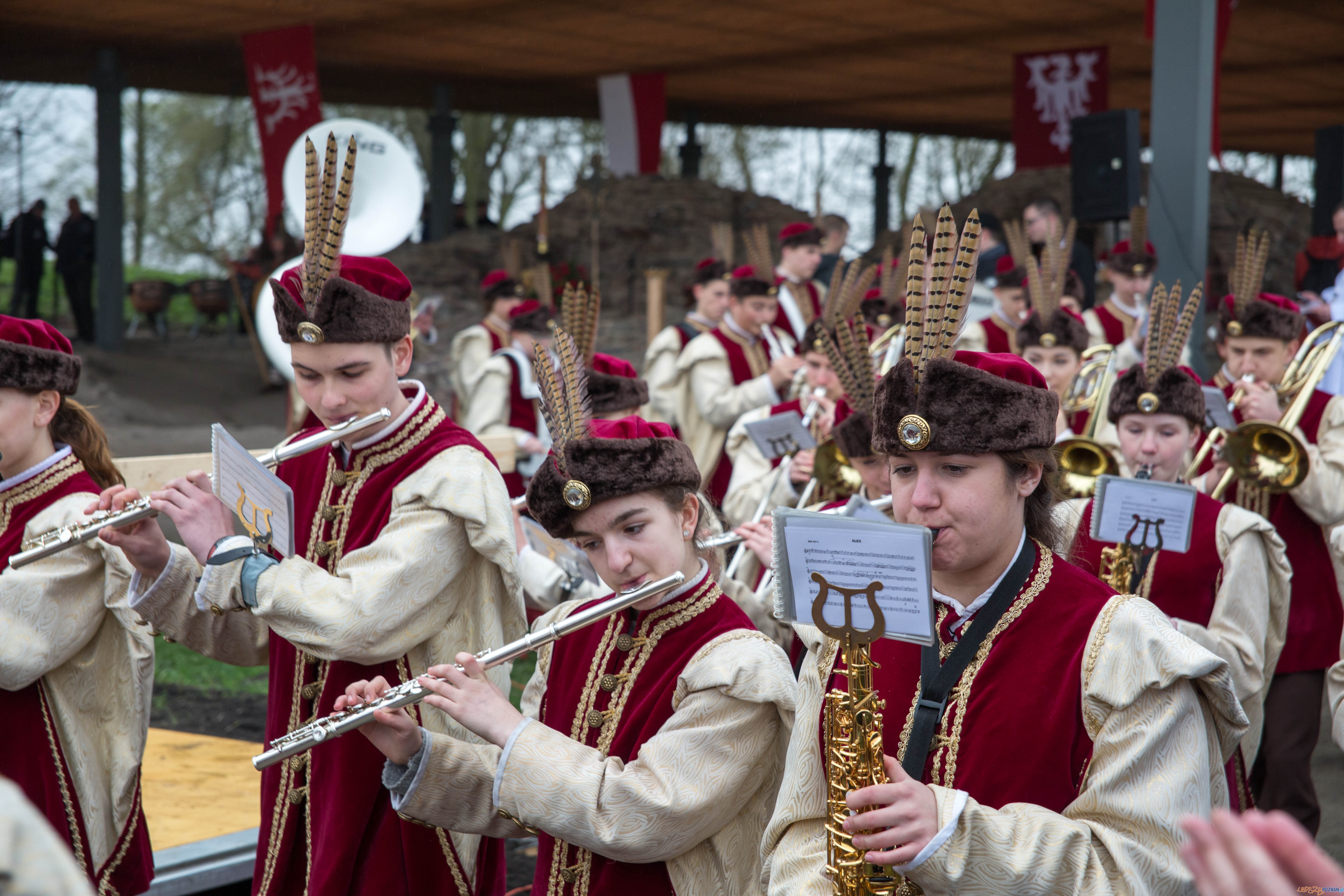 1050-lecie Chrztu Polski - uroczystości na Ostrowie Lednickim Foto: lepszyPOZNAN.pl / Katarzyna Stawecka 1050-lecie Chrztu Polski - uroczystości na Ostrowie Lednickim Foto: lepszyPOZNAN.pl / Katarzyna Stawecka