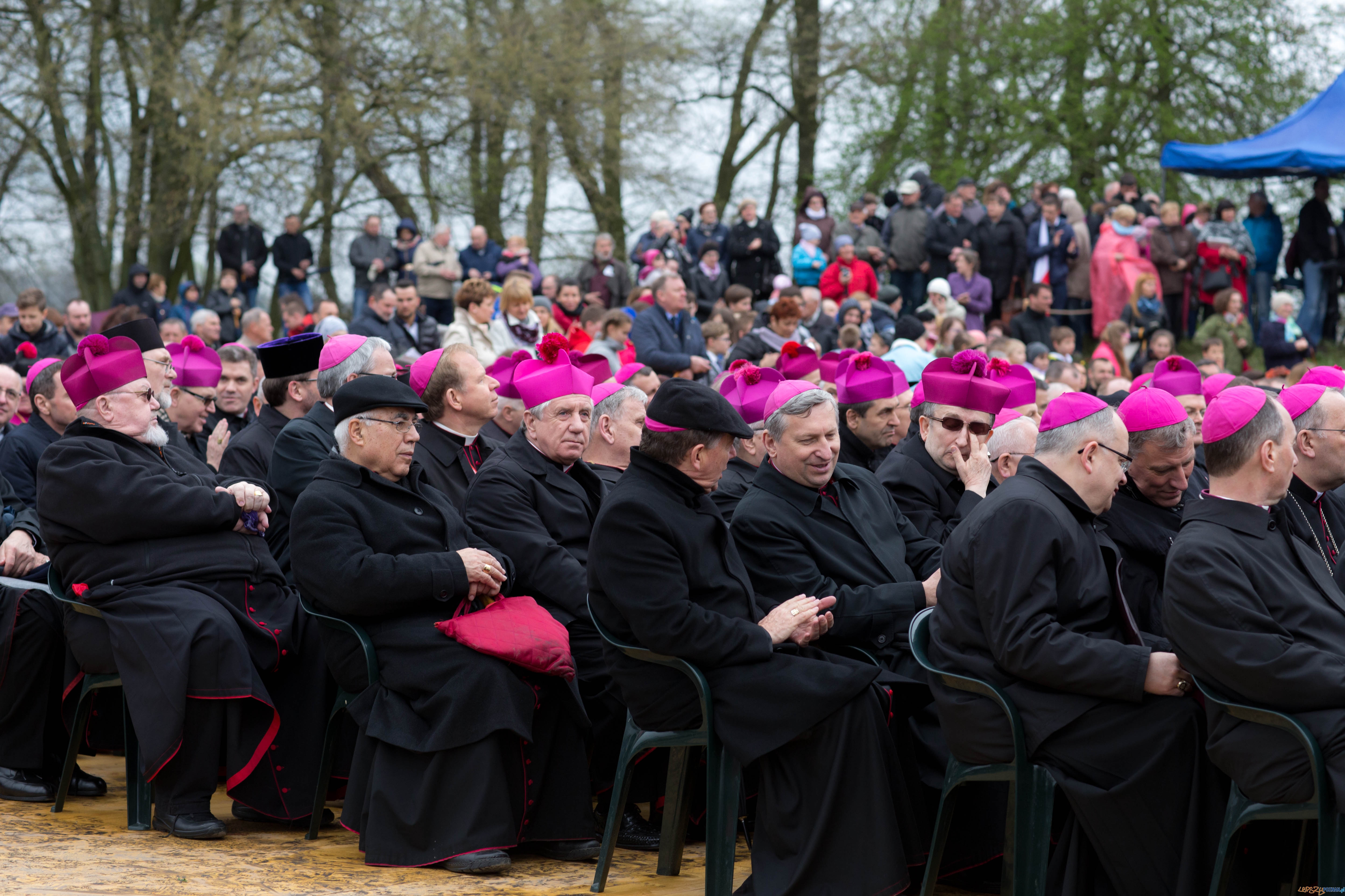 1050-lecie Chrztu Polski - uroczystości na Ostrowie Lednickim Foto: lepszyPOZNAN.pl / Katarzyna Stawecka 1050-lecie Chrztu Polski - uroczystości na Ostrowie Lednickim Foto: lepszyPOZNAN.pl / Katarzyna Stawecka