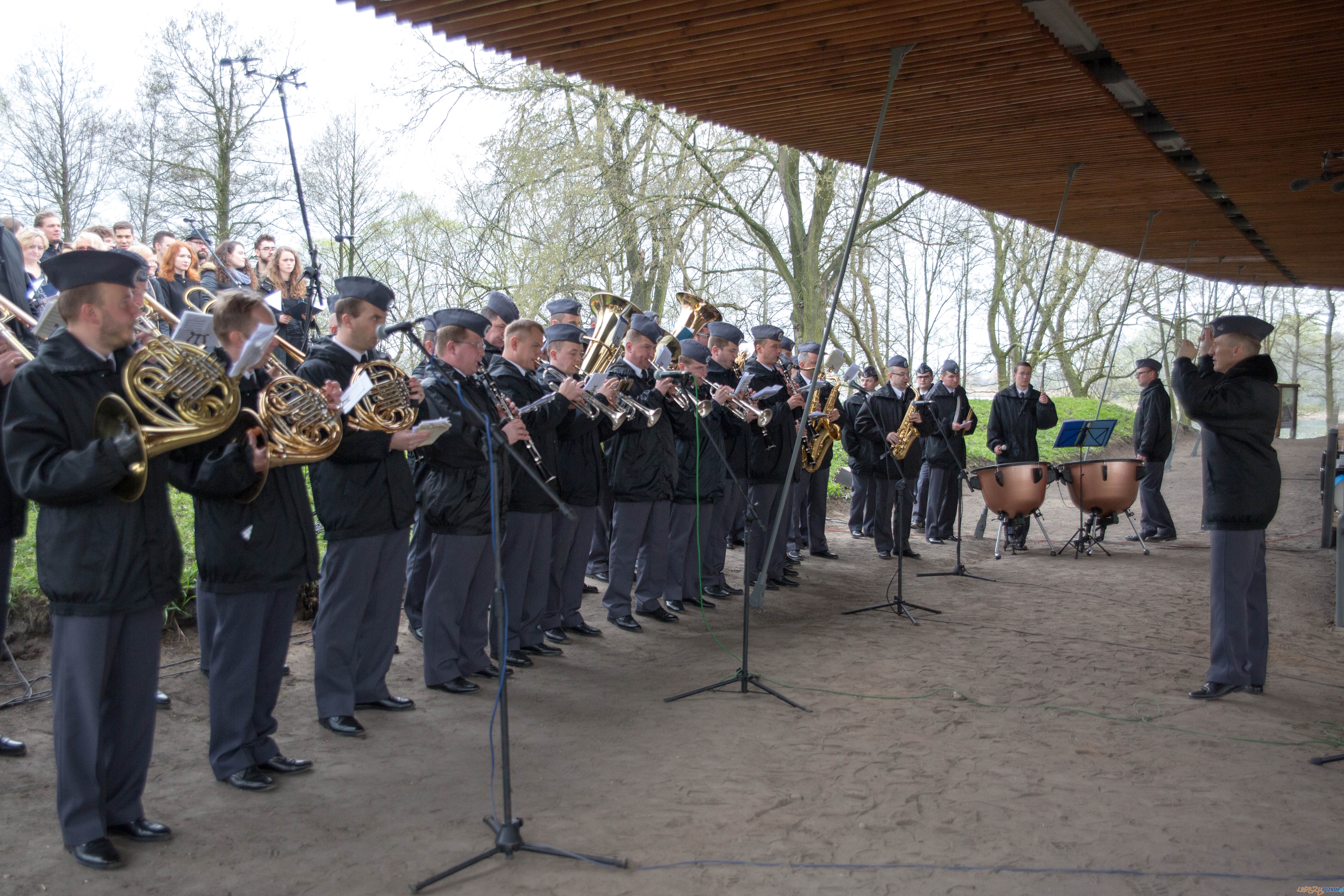 1050-lecie Chrztu Polski - uroczystości na Ostrowie Lednickim Foto: lepszyPOZNAN.pl / Katarzyna Stawecka 1050-lecie Chrztu Polski - uroczystości na Ostrowie Lednickim Foto: lepszyPOZNAN.pl / Katarzyna Stawecka