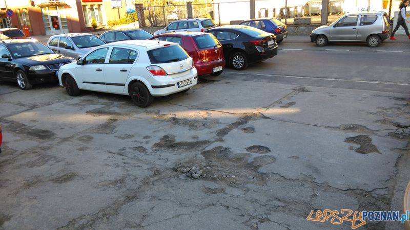 Dziura na dziurze - parking w centrum Poznania Foto: Dziura na dziurze - parking w centrum Poznania Foto: