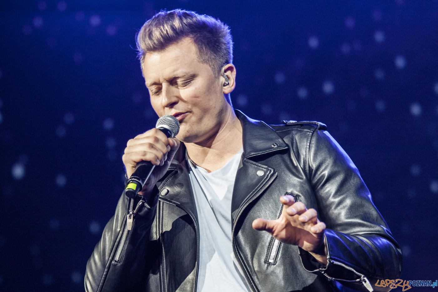 U2 symfonicznie - Rafał Brzozowski (24.04.2016) Sala Ziemi Foto: © lepszyPOZNAN.pl / Karolina Kiraga U2 symfonicznie - Rafał Brzozowski (24.04.2016) Sala Ziemi Foto: © lepszyPOZNAN.pl / Karolina Kiraga