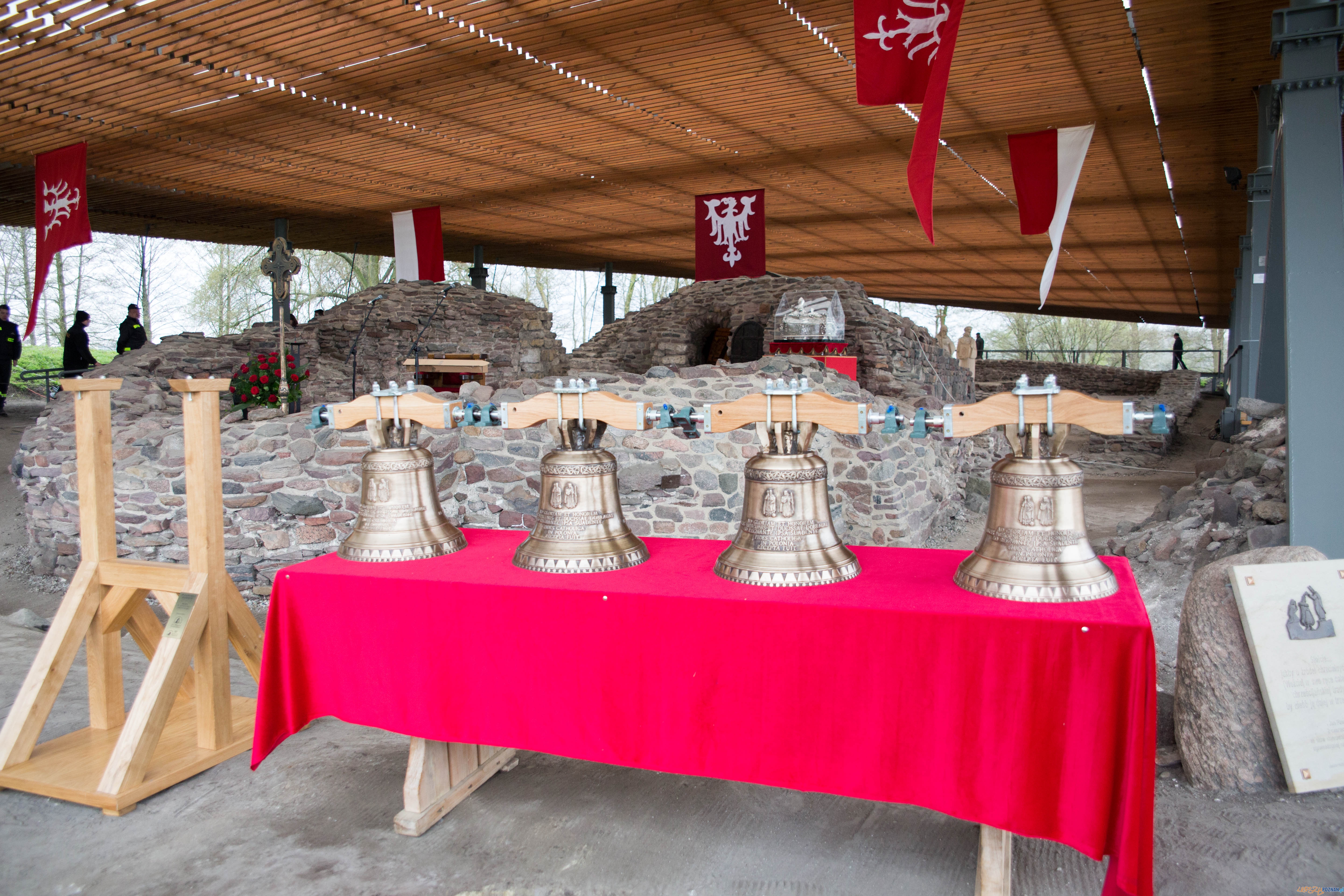 1050-lecie Chrztu Polski - uroczystości na Ostrowie Lednickim Foto: lepszyPOZNAN.pl / Katarzyna Stawecka 1050-lecie Chrztu Polski - uroczystości na Ostrowie Lednickim Foto: lepszyPOZNAN.pl / Katarzyna Stawecka