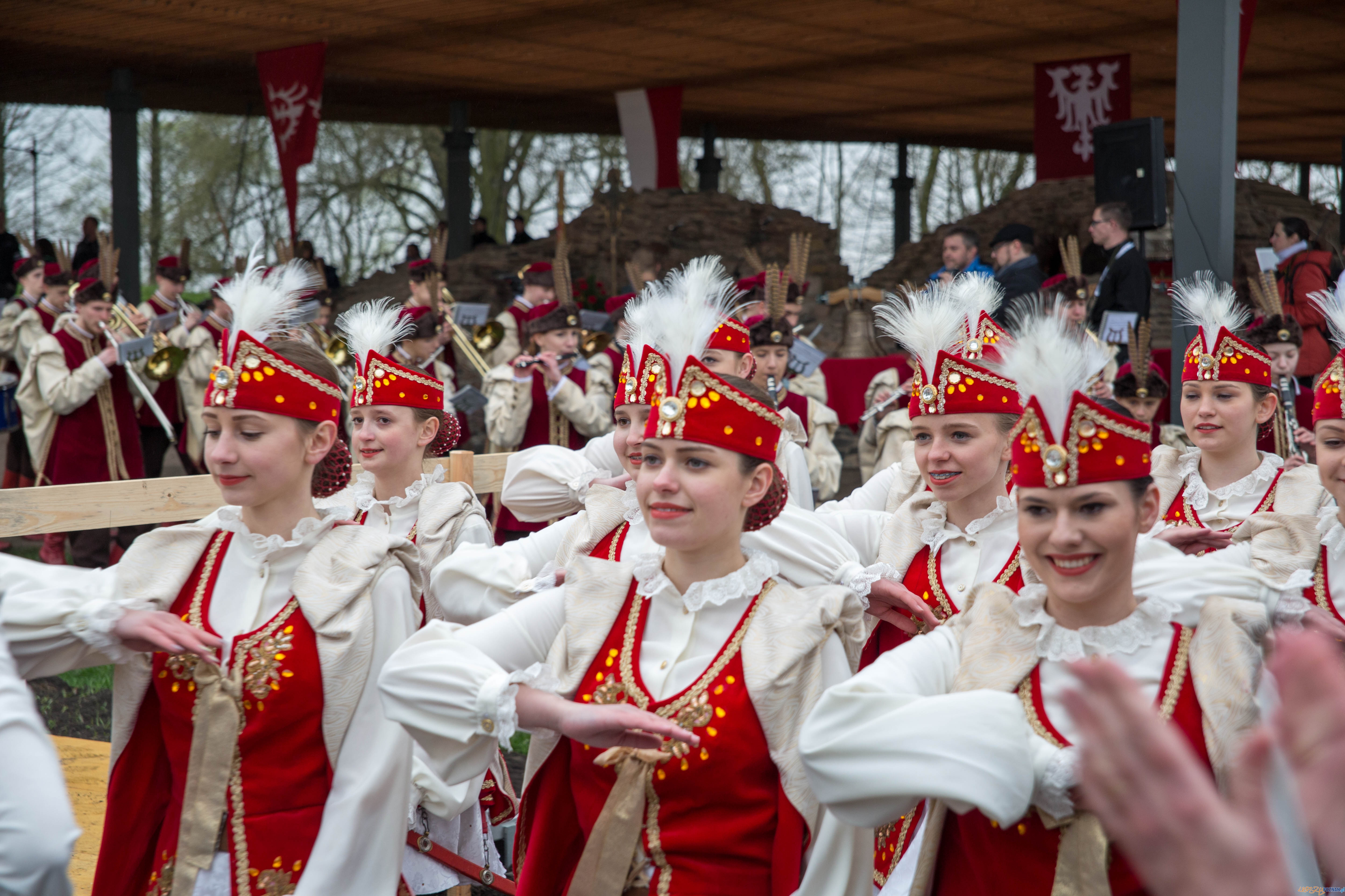 1050-lecie Chrztu Polski - uroczystości na Ostrowie Lednickim Foto: lepszyPOZNAN.pl / Katarzyna Stawecka 1050-lecie Chrztu Polski - uroczystości na Ostrowie Lednickim Foto: lepszyPOZNAN.pl / Katarzyna Stawecka