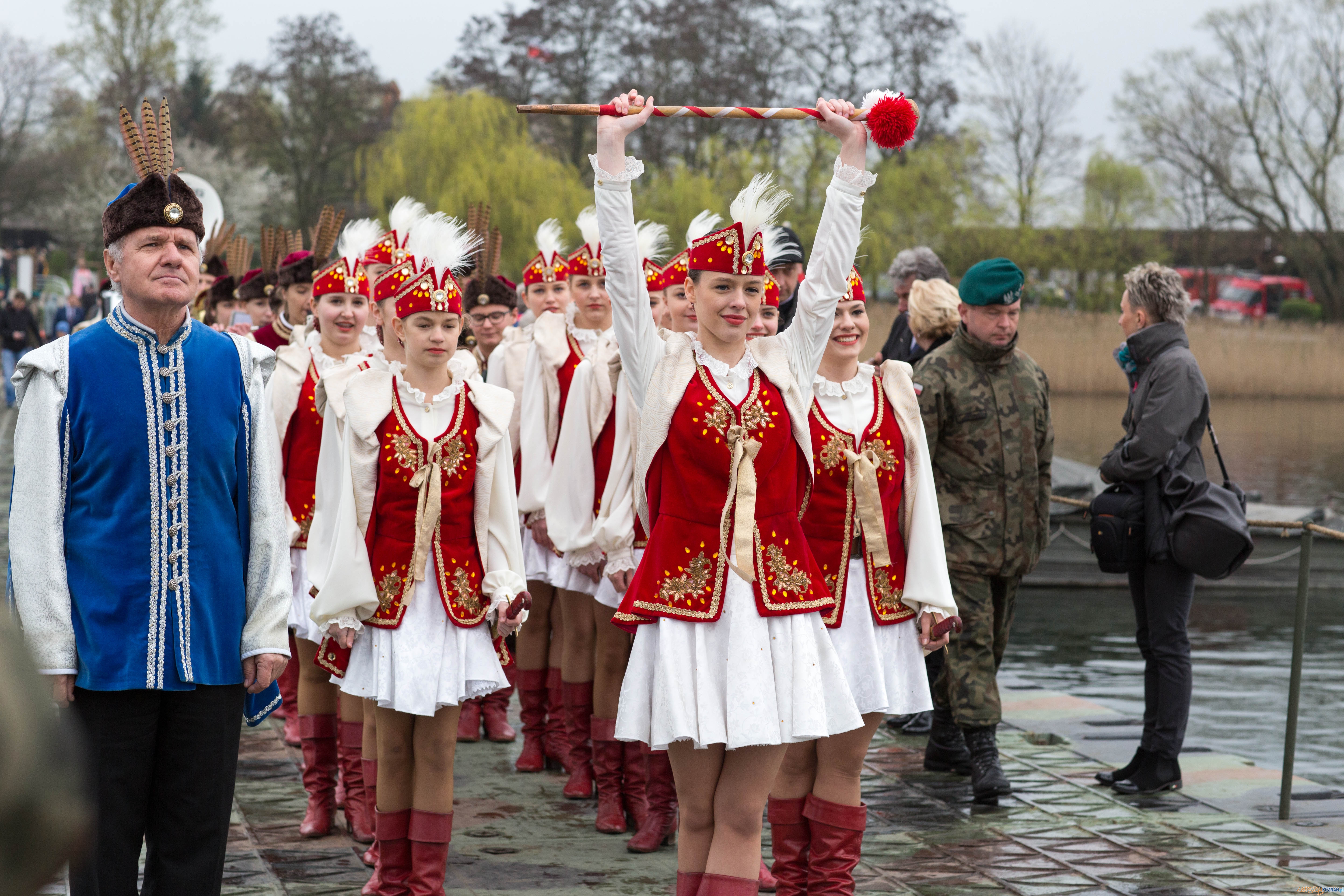 1050-lecie Chrztu Polski - uroczystości na Ostrowie Lednickim Foto: lepszyPOZNAN.pl / Katarzyna Stawecka 1050-lecie Chrztu Polski - uroczystości na Ostrowie Lednickim Foto: lepszyPOZNAN.pl / Katarzyna Stawecka