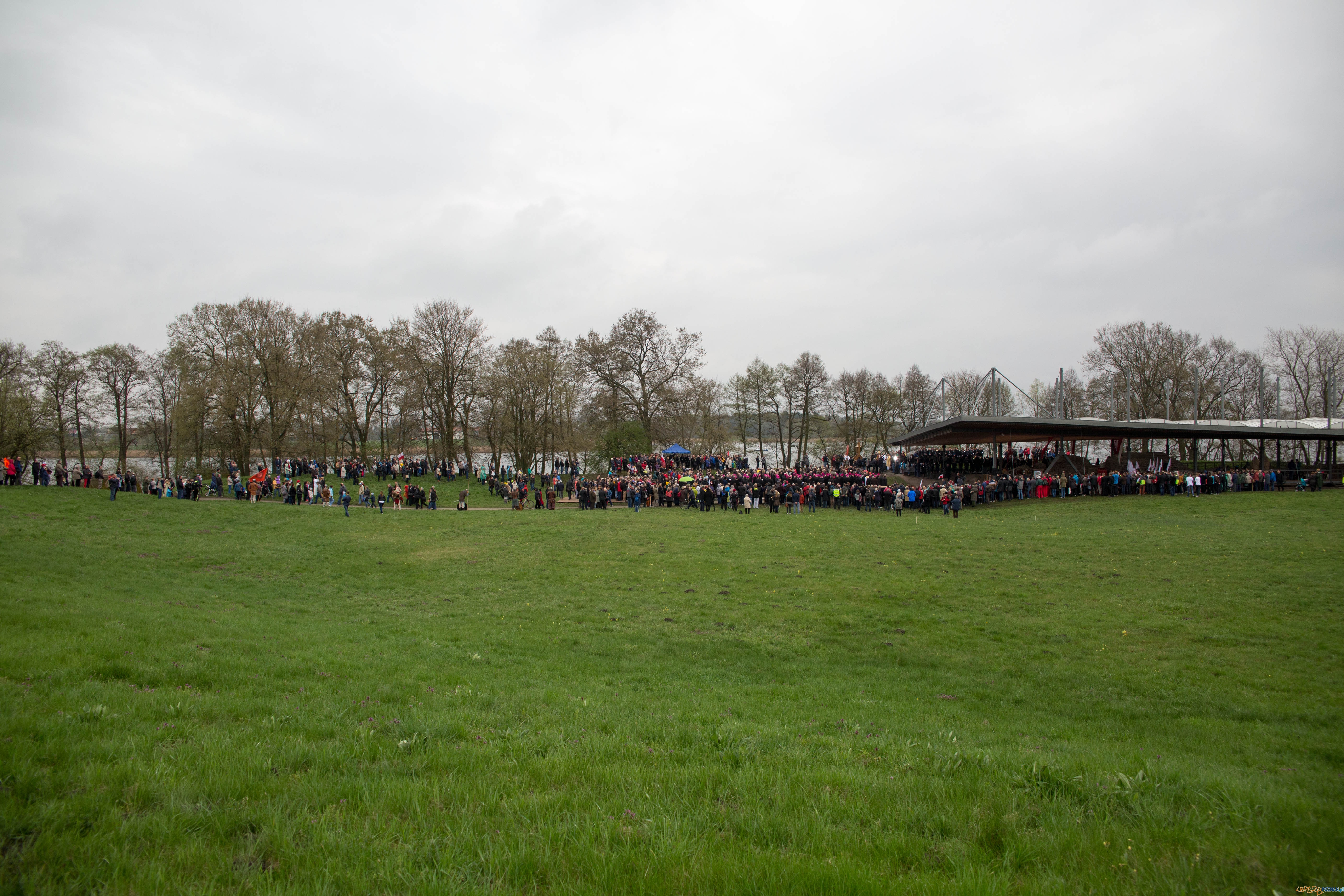 1050-lecie Chrztu Polski - uroczystości na Ostrowie Lednickim Foto: lepszyPOZNAN.pl / Katarzyna Stawecka 1050-lecie Chrztu Polski - uroczystości na Ostrowie Lednickim Foto: lepszyPOZNAN.pl / Katarzyna Stawecka