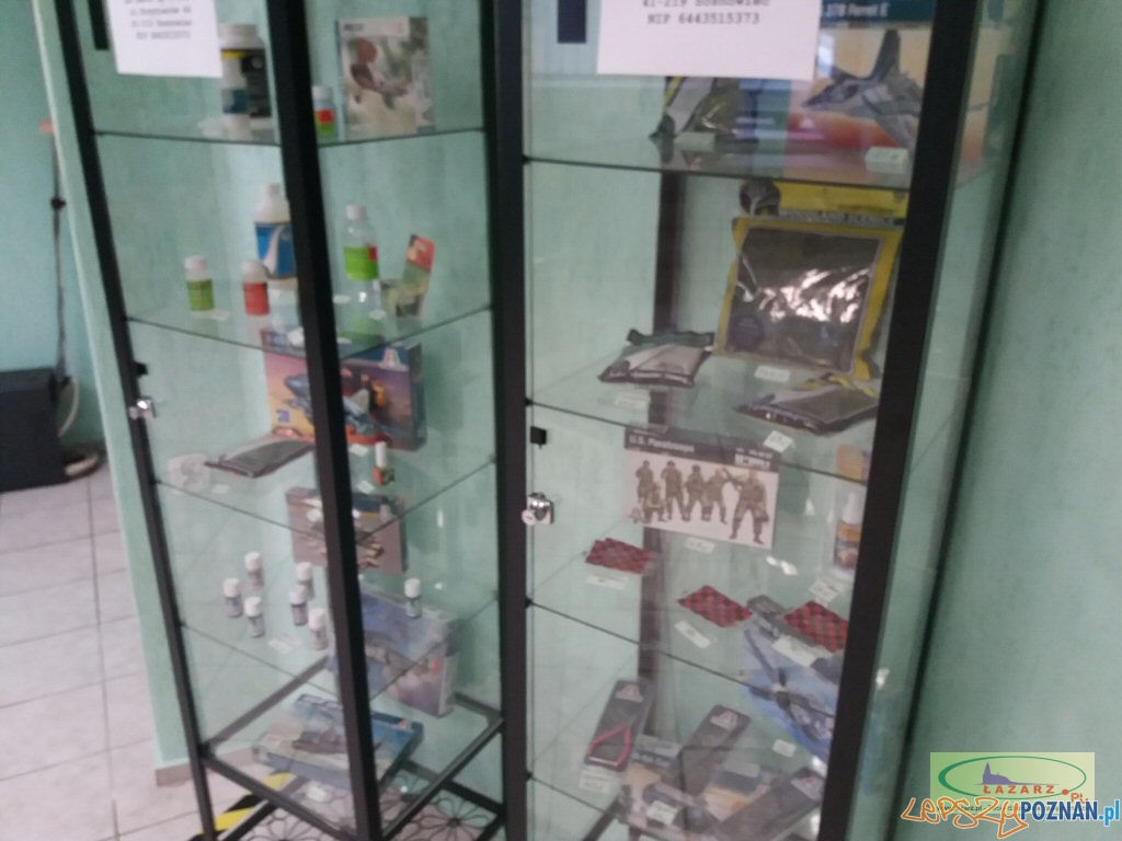 Mieszkańcy chcą likwidacji sklepu z dopalaczami Foto: lazarz.pl / Janusz Ludwiczak Mieszkańcy chcą likwidacji sklepu z dopalaczami Foto: lazarz.pl / Janusz Ludwiczak
