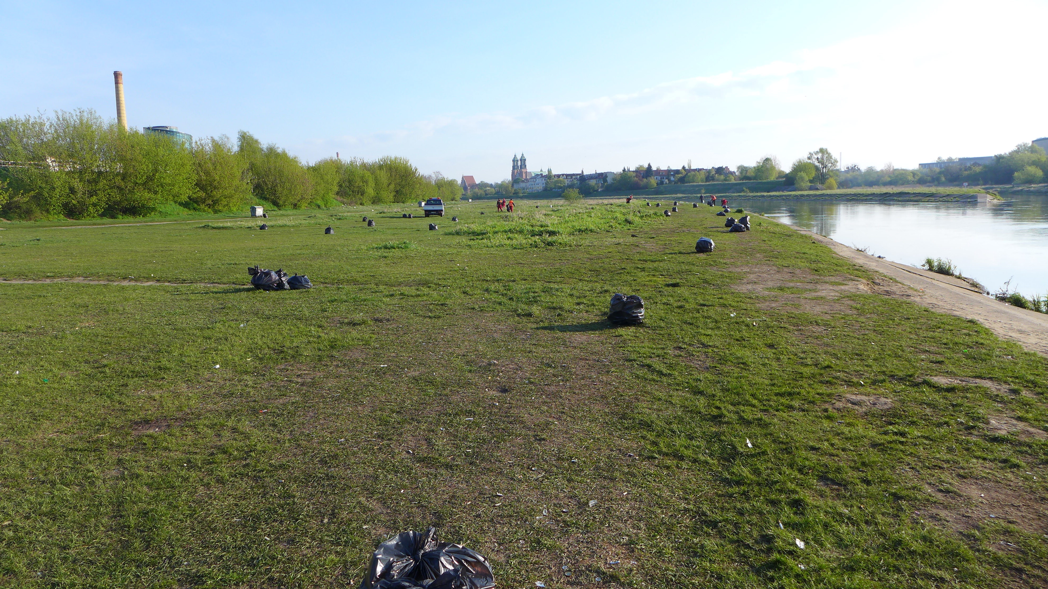 Bałagan nad Wartą - posprzataj po sobie (3) Foto: UMP Bałagan nad Wartą - posprzataj po sobie (3) Foto: UMP