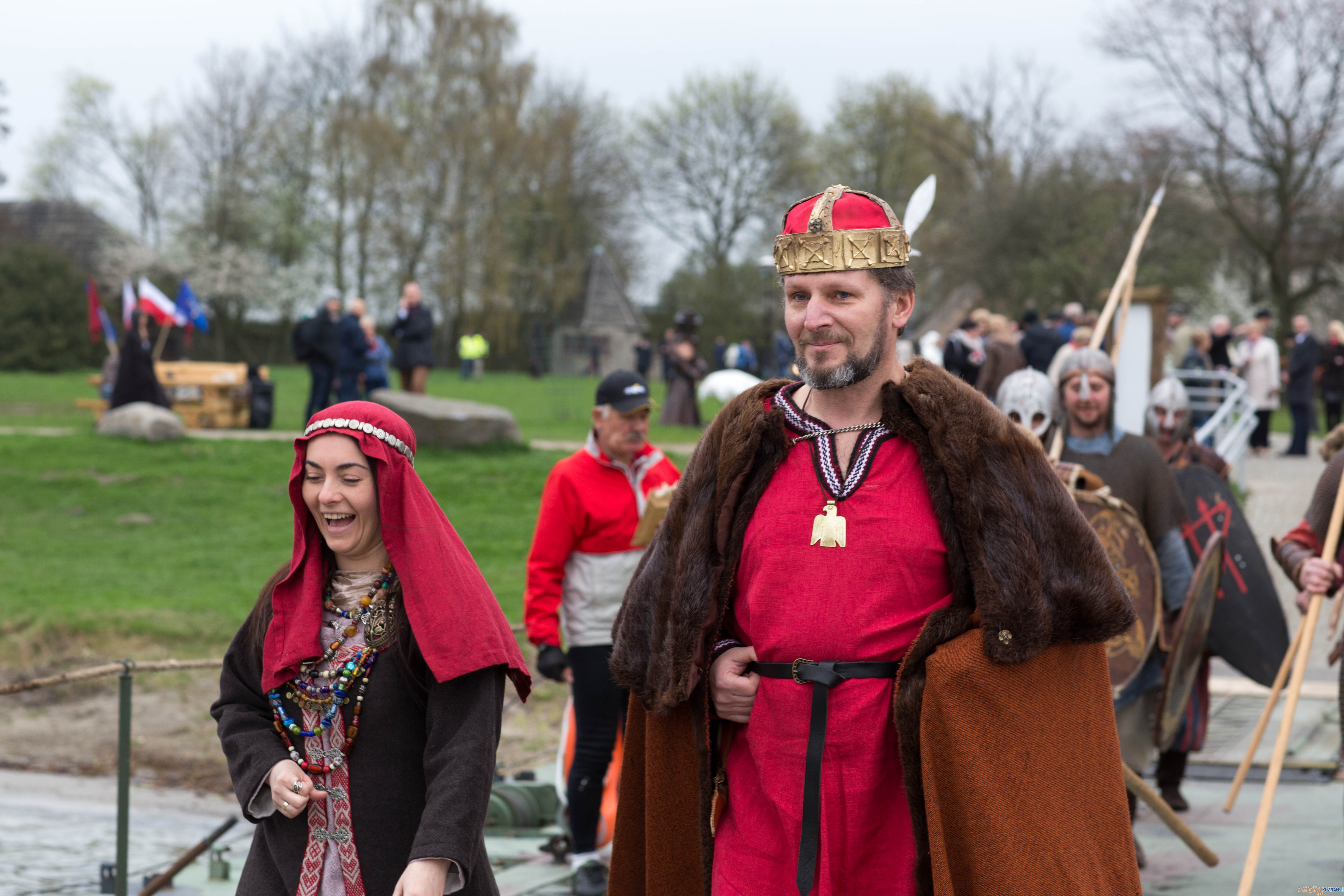 1050-lecie Chrztu Polski - uroczystości na Ostrowie Lednickim Foto: lepszyPOZNAN.pl / Katarzyna Stawecka 1050-lecie Chrztu Polski - uroczystości na Ostrowie Lednickim Foto: lepszyPOZNAN.pl / Katarzyna Stawecka