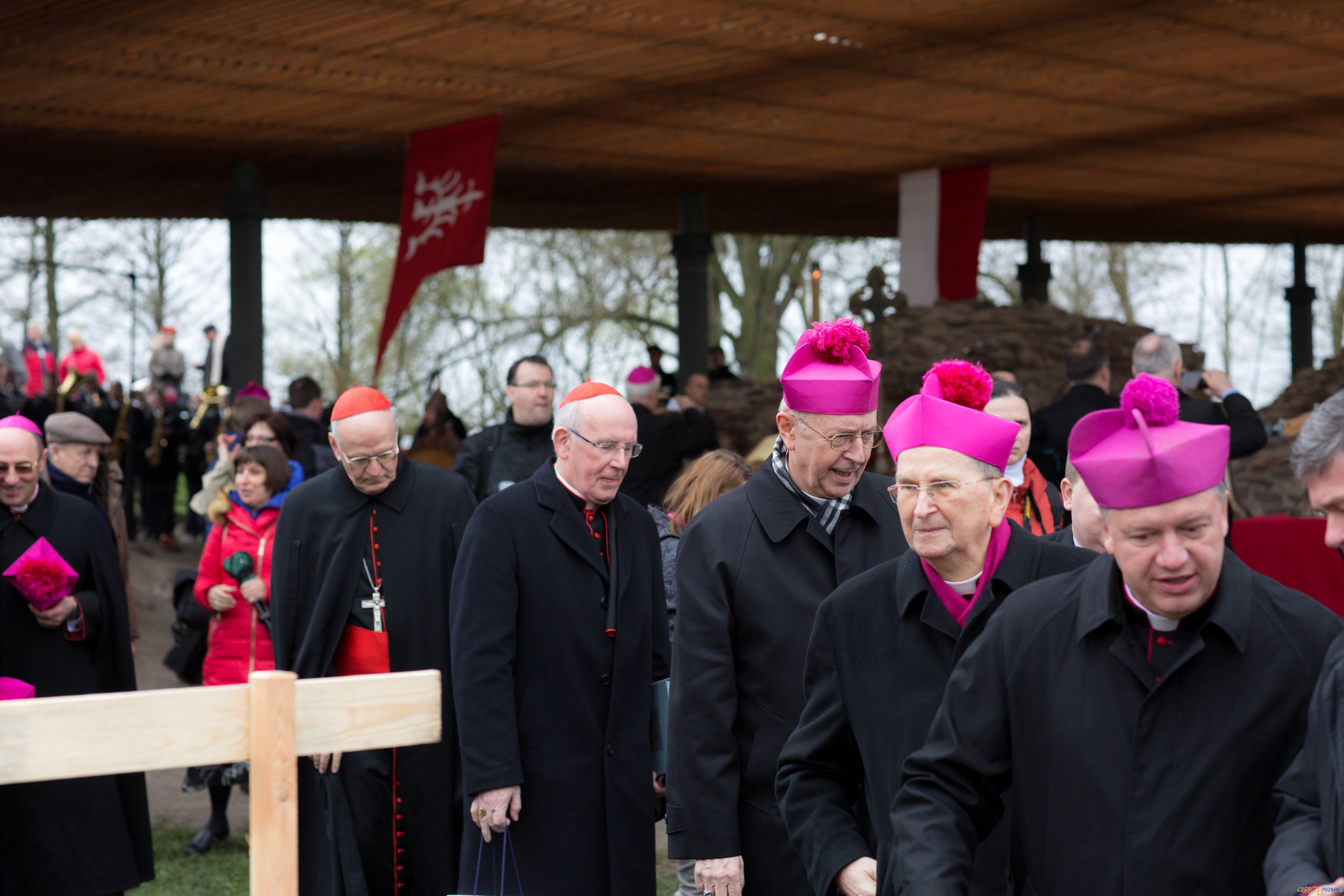 1050-lecie Chrztu Polski - uroczystości na Ostrowie Lednickim Foto: lepszyPOZNAN.pl / Katarzyna Stawecka 1050-lecie Chrztu Polski - uroczystości na Ostrowie Lednickim Foto: lepszyPOZNAN.pl / Katarzyna Stawecka