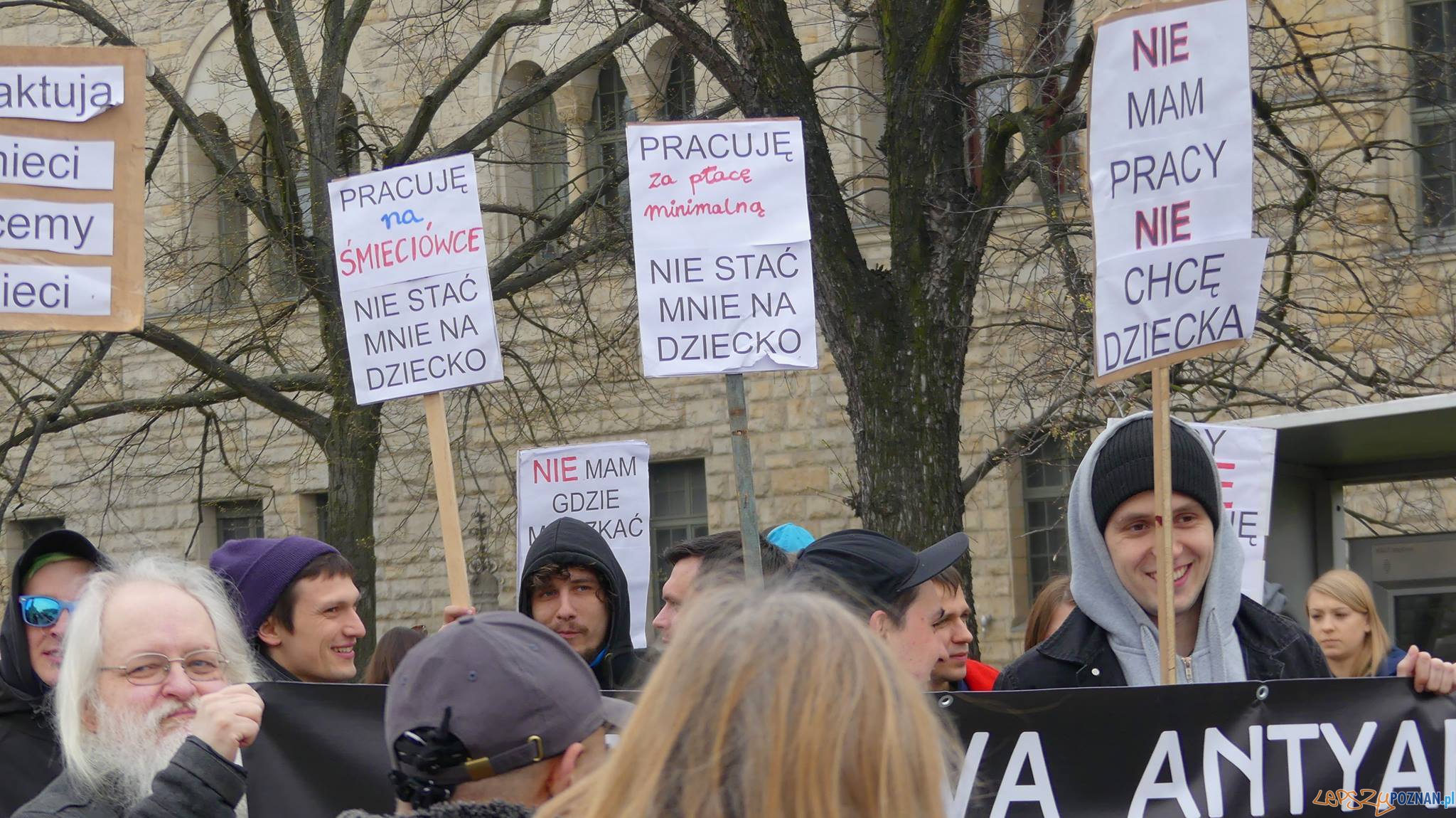Manifestacja na Placu Mickiewicza (4) Foto: Agnieszka Klemińska Manifestacja na Placu Mickiewicza (4) Foto: Agnieszka Klemińska