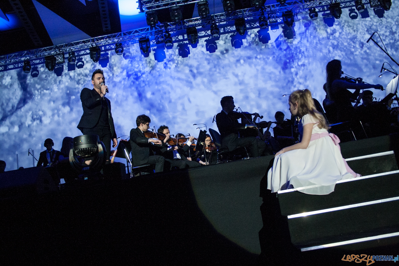 U2 symfonicznie - Mateusz Ziółko (24.04.2016) Sala Ziemi Foto: © lepszyPOZNAN.pl / Karolina Kiraga U2 symfonicznie - Mateusz Ziółko (24.04.2016) Sala Ziemi Foto: © lepszyPOZNAN.pl / Karolina Kiraga