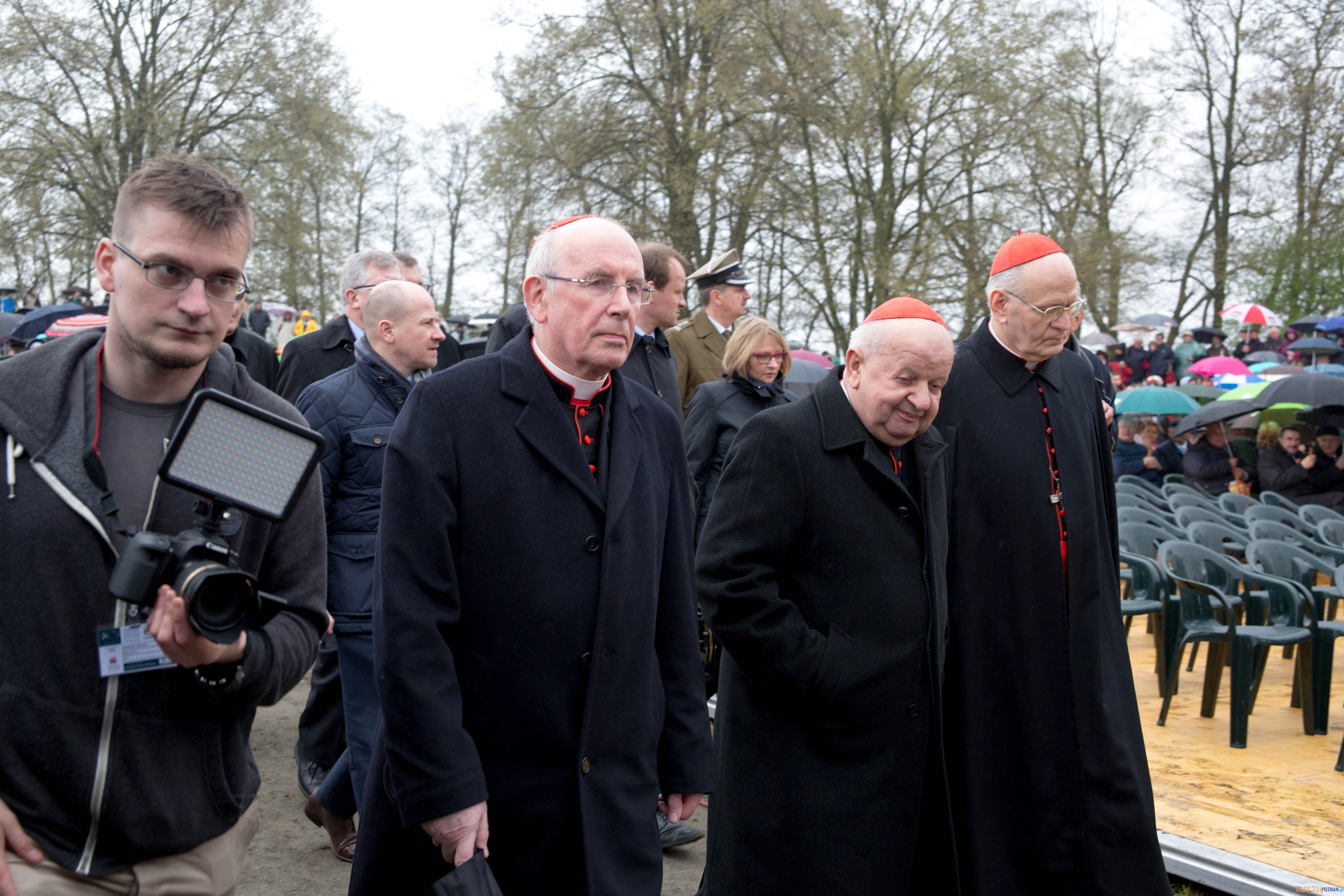 1050-lecie Chrztu Polski - uroczystości na Ostrowie Lednickim Foto: lepszyPOZNAN.pl / Katarzyna Stawecka 1050-lecie Chrztu Polski - uroczystości na Ostrowie Lednickim Foto: lepszyPOZNAN.pl / Katarzyna Stawecka