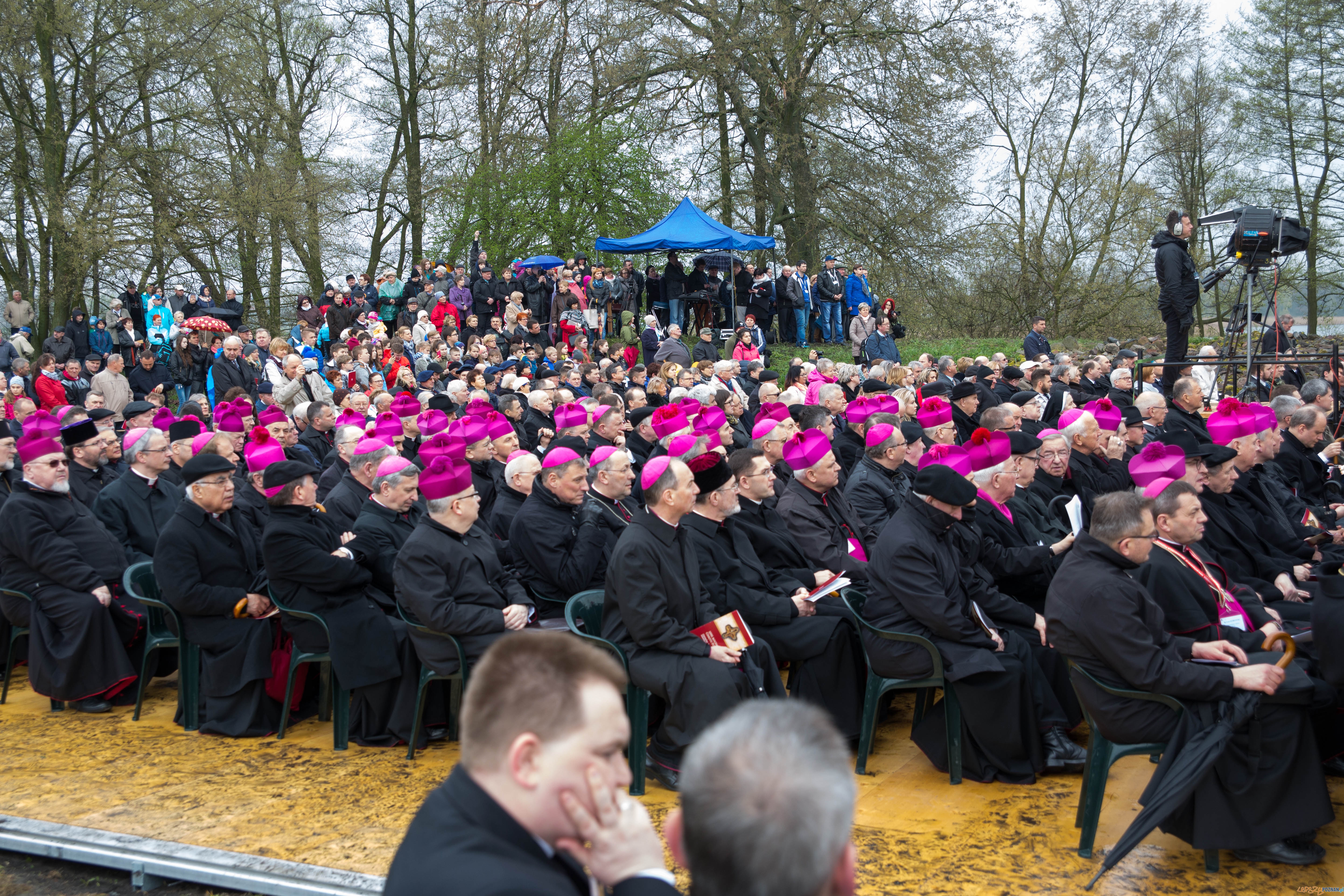 1050-lecie Chrztu Polski - uroczystości na Ostrowie Lednickim Foto: lepszyPOZNAN.pl / Katarzyna Stawecka 1050-lecie Chrztu Polski - uroczystości na Ostrowie Lednickim Foto: lepszyPOZNAN.pl / Katarzyna Stawecka