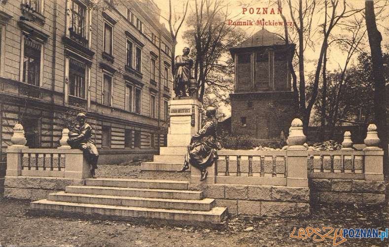 Pomnik Mickiewicza i kamienica Wicherkiwiczów przy Św. Marcinie Foto: Archiwum BU Pomnik Mickiewicza i kamienica Wicherkiwiczów przy Św. Marcinie Foto: Archiwum BU