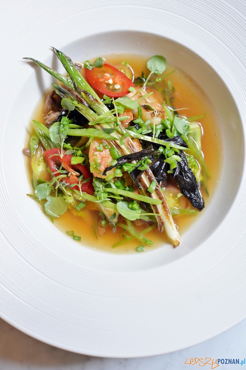 10.NOON Ilonn - Śródziemnomorski Ramen, oregano, tymianek, cząber, owoce morza, szafran, makaron Foto: 10.NOON Ilonn - Śródziemnomorski Ramen, oregano, tymianek, cząber, owoce morza, szafran, makaron Foto: