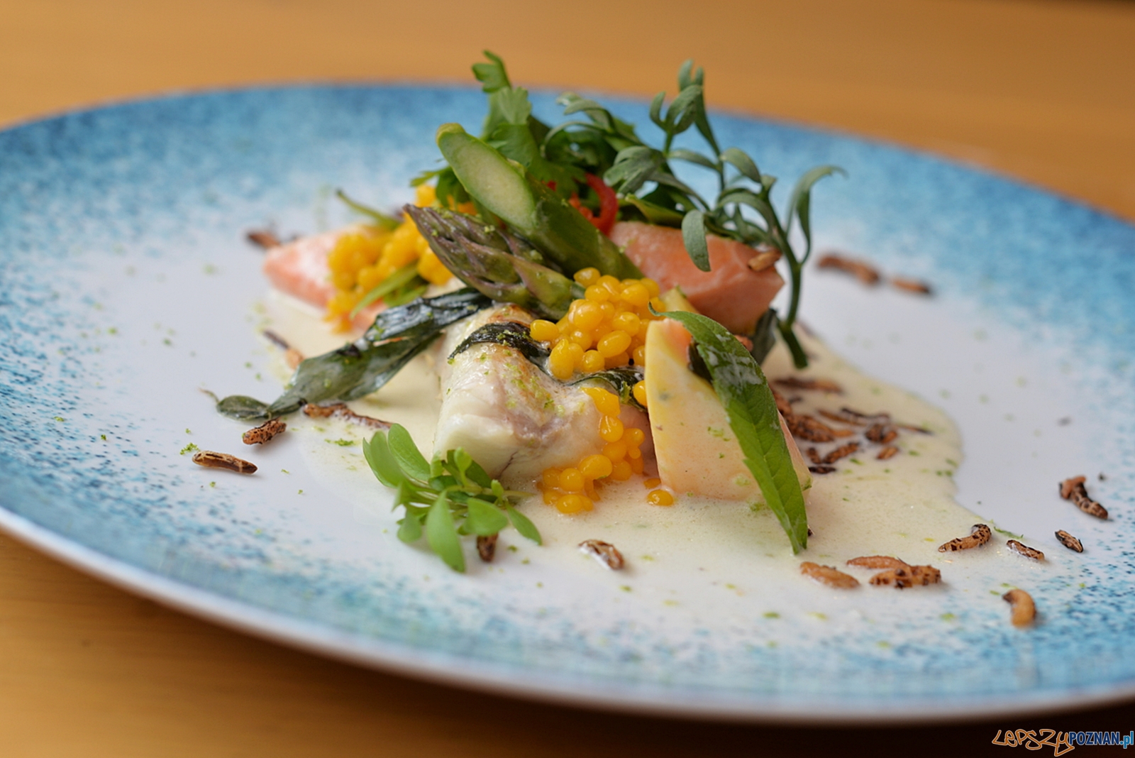 3. Cucina - Karmazyn, chili imbir, mleko kokosowe, dziki ryż, wędzone mango, werbena Foto: 3. Cucina - Karmazyn, chili imbir, mleko kokosowe, dziki ryż, wędzone mango, werbena Foto: