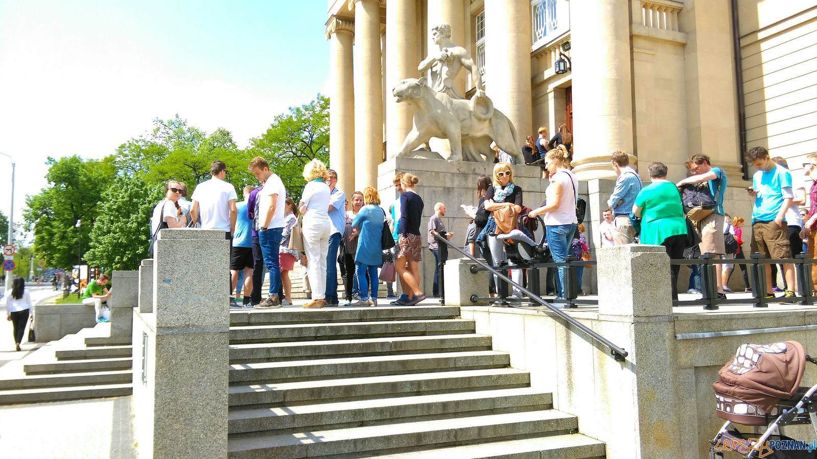 Opera - kolejka do kasy biletowej Foto: TD Opera - kolejka do kasy biletowej Foto: TD