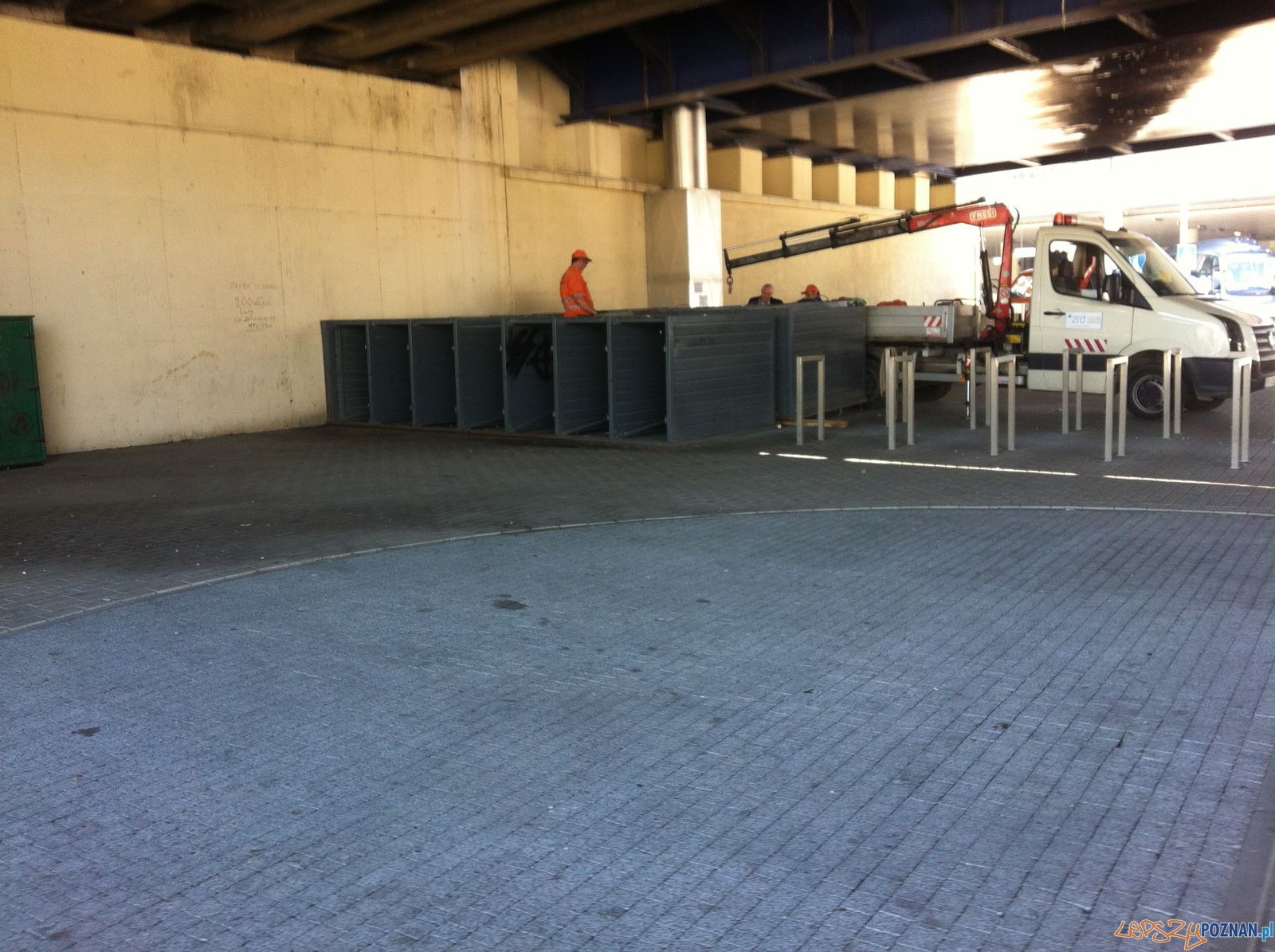 Boksy rowertowe pod Mostem Dworcowym (5) Foto: ROSM Boksy rowertowe pod Mostem Dworcowym (5) Foto: ROSM