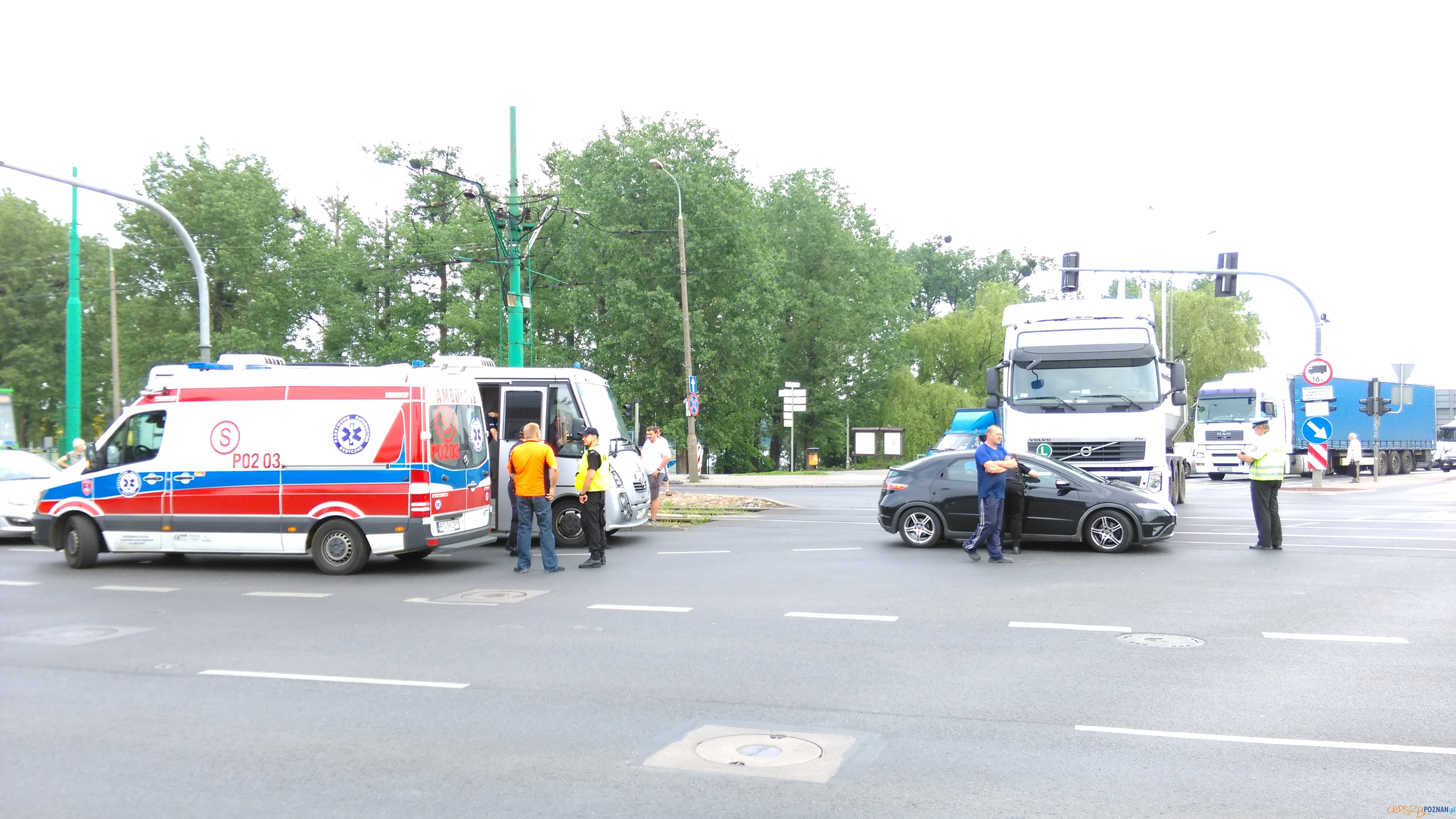 Wypadek na Jana Pawła II Foto: lepszyPOZNAN / TD Wypadek na Jana Pawła II Foto: lepszyPOZNAN / TD