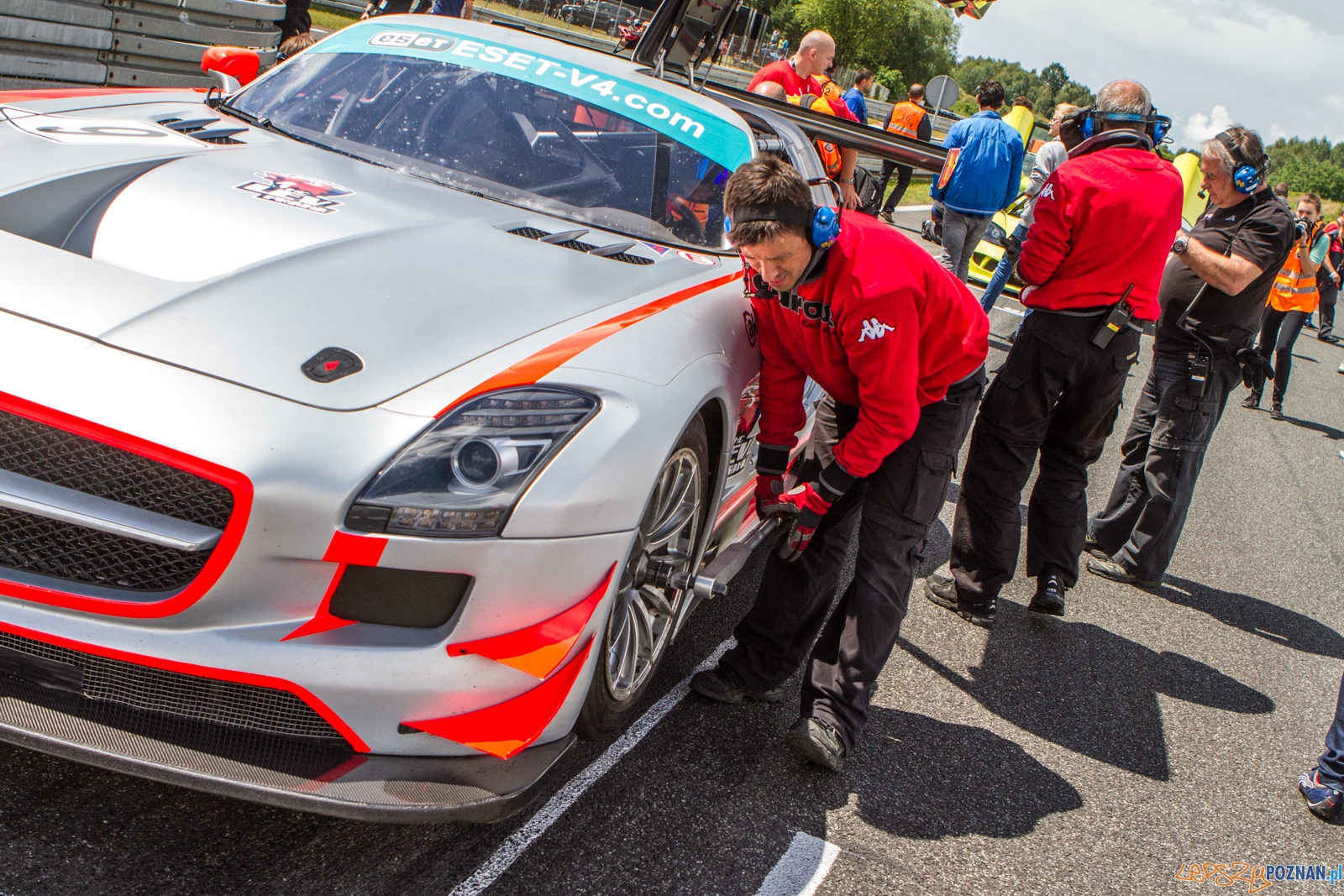 Wyścigi samochodowe na Torze Poznań - Poznań 13-15.06.2014 r. Foto: LepszyPOZNAN.pl / Paweł Rychter Wyścigi samochodowe na Torze Poznań - Poznań 13-15.06.2014 r. Foto: LepszyPOZNAN.pl / Paweł Rychter