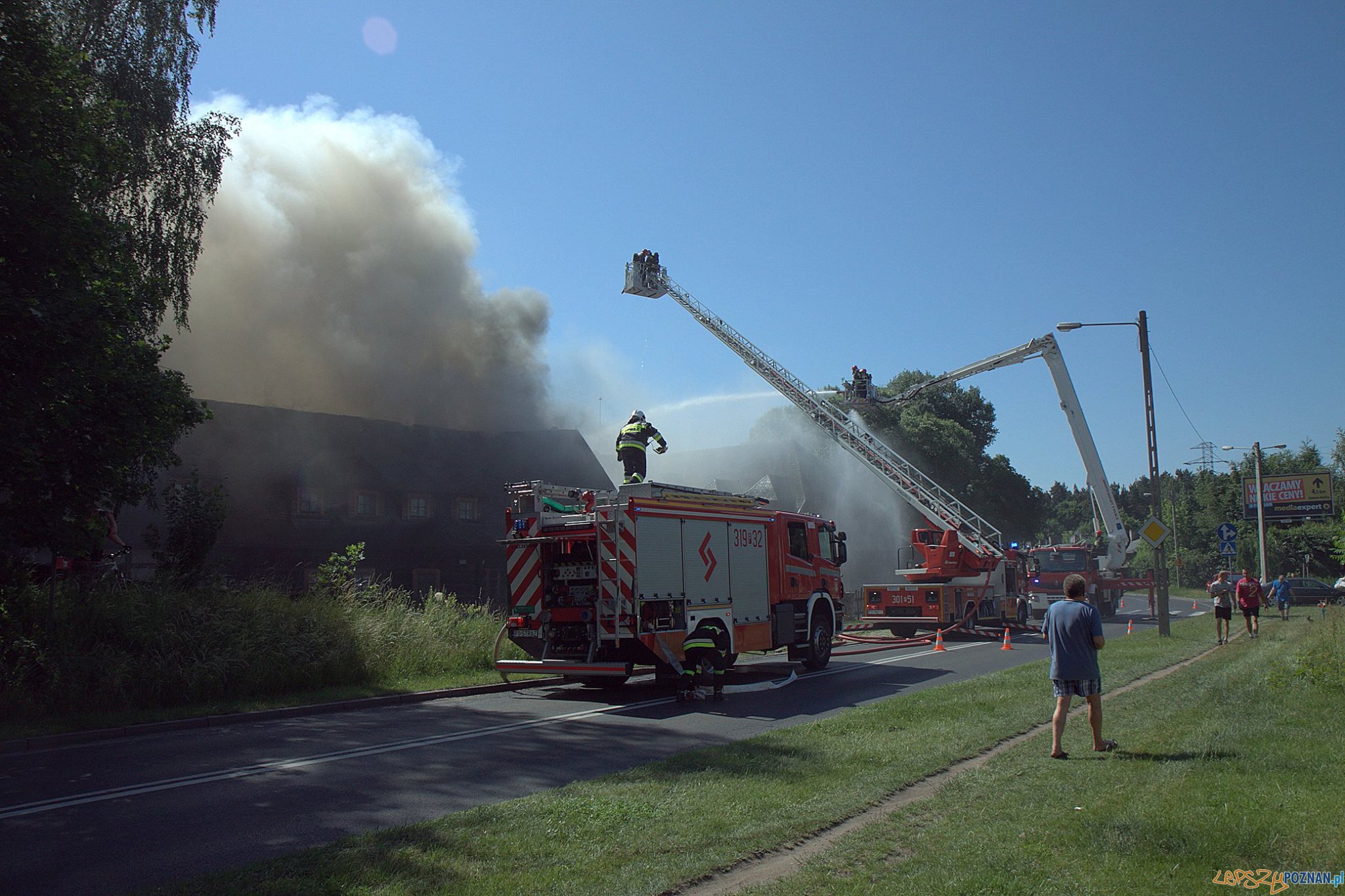 Płonie gospoda Młyńskie Koło Foto: fb/poznan.antoninek / Tomasz Bartkowiak Płonie gospoda Młyńskie Koło Foto: fb/poznan.antoninek / Tomasz Bartkowiak