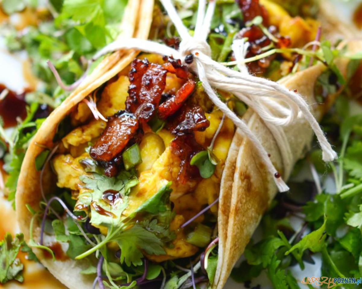 Jajecznica na tortilli Foto: layersofhappiness.com Jajecznica na tortilli Foto: layersofhappiness.com