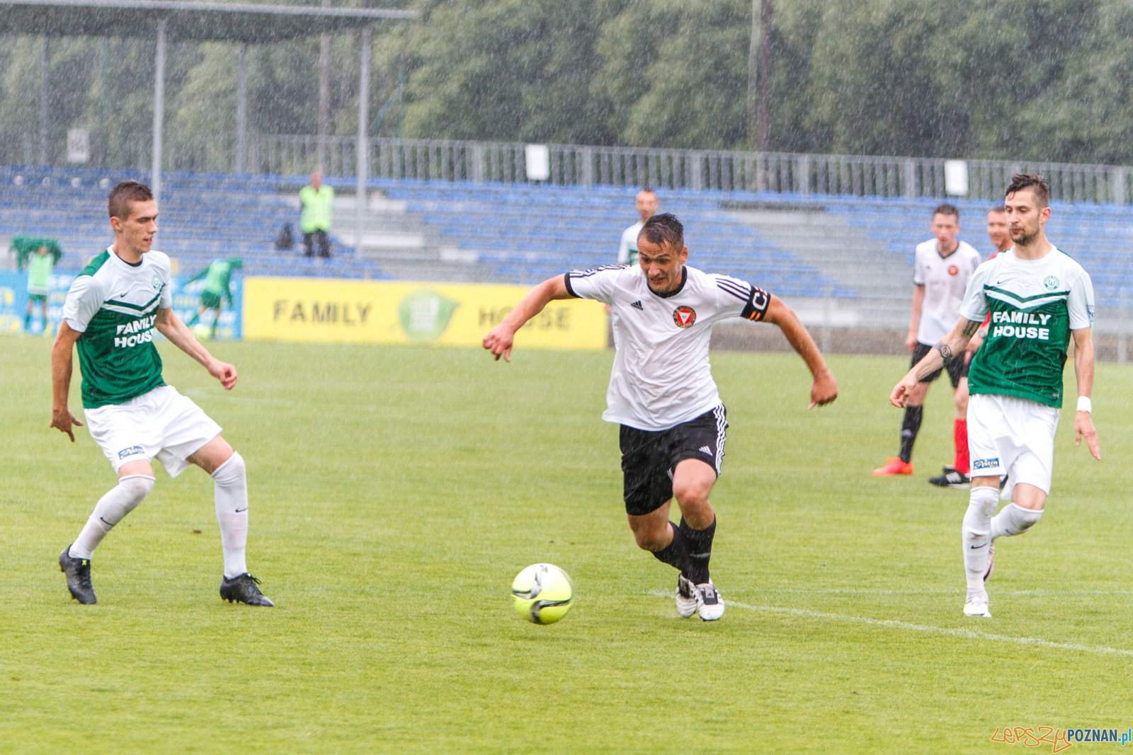 Pilka nozna. II liga. Warta Poznan - Garbarnia Krakow. 15.06.2016 Foto: Pawel Rychter Pilka nozna. II liga. Warta Poznan - Garbarnia Krakow. 15.06.2016 Foto: Pawel Rychter