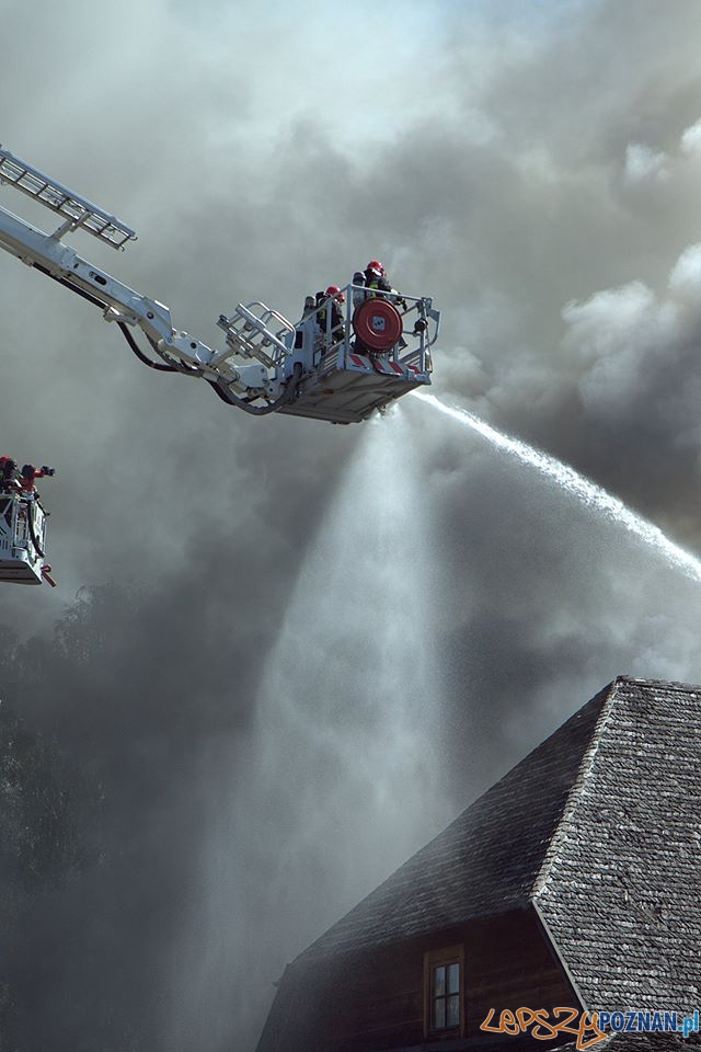 Płonie gospoda Młyńskie Koło Foto: fb/poznan.antoninek / Tomasz Bartkowiak Płonie gospoda Młyńskie Koło Foto: fb/poznan.antoninek / Tomasz Bartkowiak