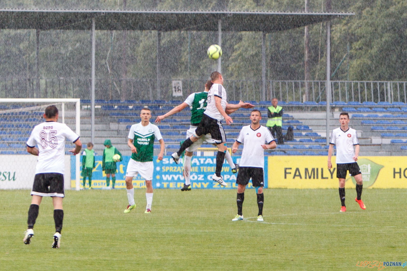 Pilka nozna. II liga. Warta Poznan - Garbarnia Krakow. 15.06.2016 Foto: Pawel Rychter Pilka nozna. II liga. Warta Poznan - Garbarnia Krakow. 15.06.2016 Foto: Pawel Rychter
