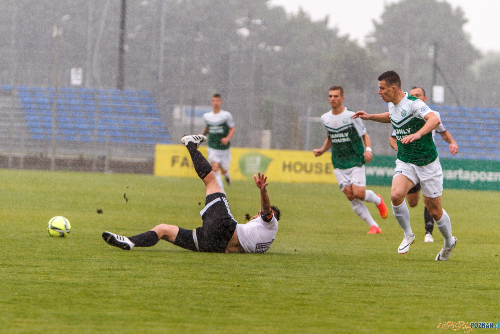 Pilka nozna. II liga. Warta Poznan - Garbarnia Krakow. 15.06.2016 Foto: Pawel Rychter Pilka nozna. II liga. Warta Poznan - Garbarnia Krakow. 15.06.2016 Foto: Pawel Rychter