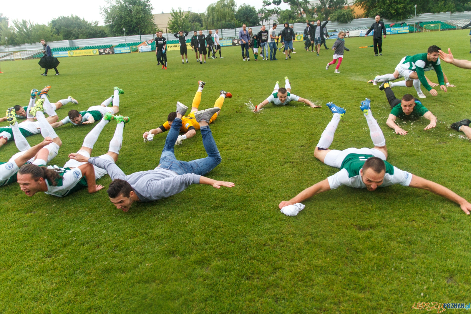 Pilka nozna. II liga. Warta Poznan - Garbarnia Krakow. 15.06.2016 Foto: Pawel Rychter Pilka nozna. II liga. Warta Poznan - Garbarnia Krakow. 15.06.2016 Foto: Pawel Rychter