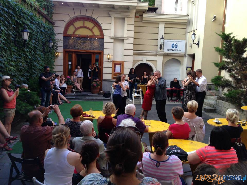 Staromiejskie tanga i milonga (1) Foto: Stowarzyszenie Plac Wolności Staromiejskie tanga i milonga (1) Foto: Stowarzyszenie Plac Wolności
