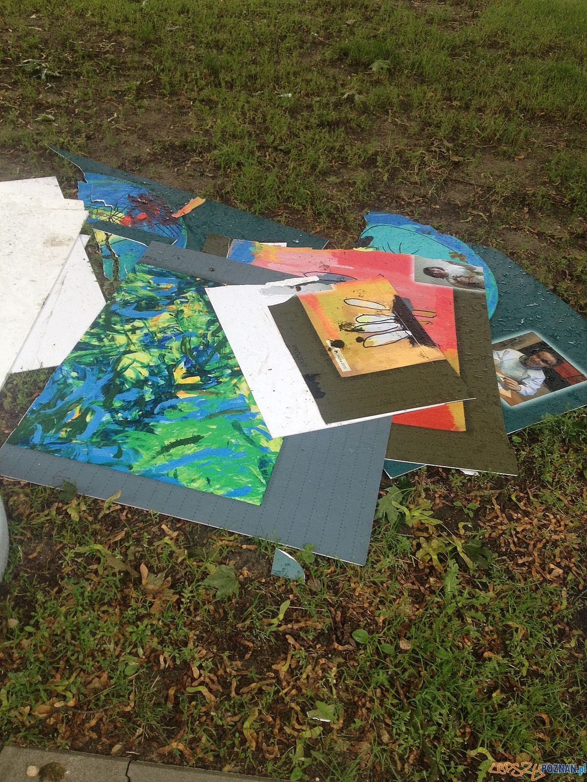 Zniszczona wystawa (2) Foto: Rada Osiedla Stare Miasto Zniszczona wystawa (2) Foto: Rada Osiedla Stare Miasto