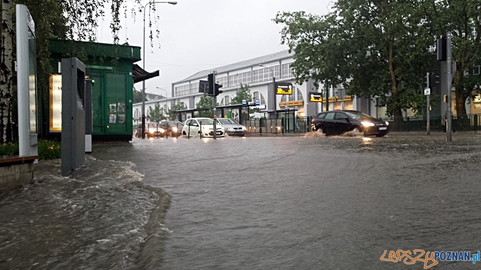 Lało ja z cebra – wuchta ulic zalana Foto: Jarek Sobierajewicz Lało ja z cebra – wuchta ulic zalana Foto: Jarek Sobierajewicz