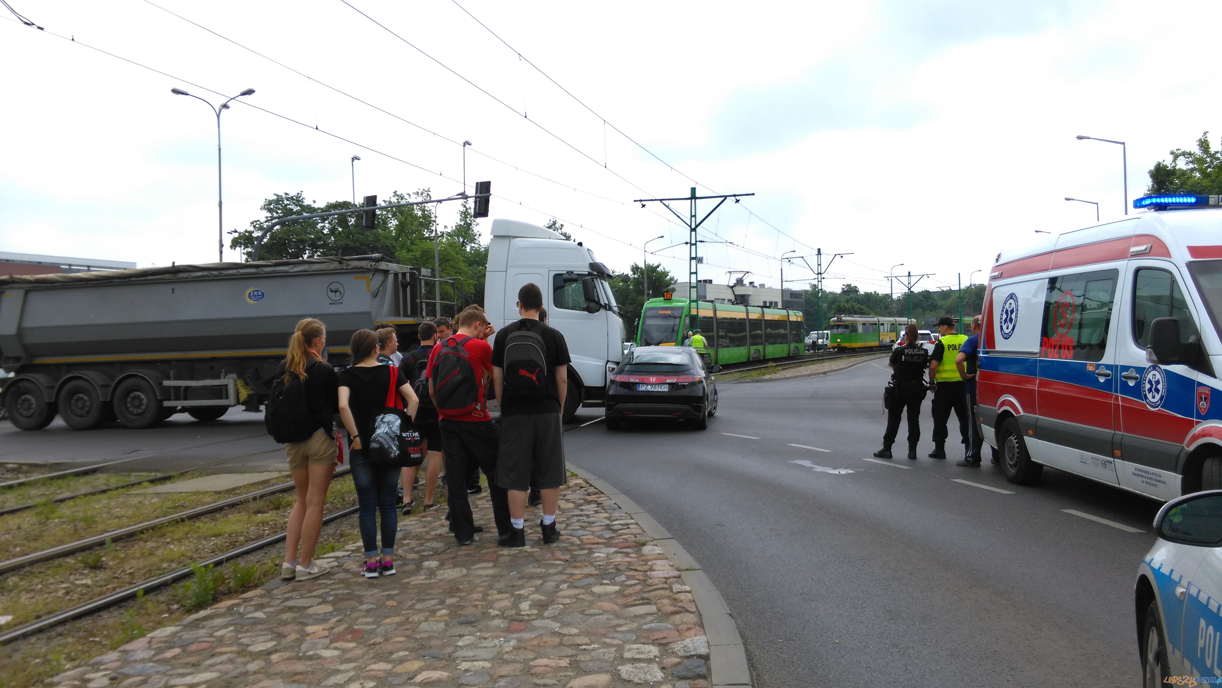 Wypadek na Jana Pawła II Foto: lepszyPOZNAN / TD Wypadek na Jana Pawła II Foto: lepszyPOZNAN / TD