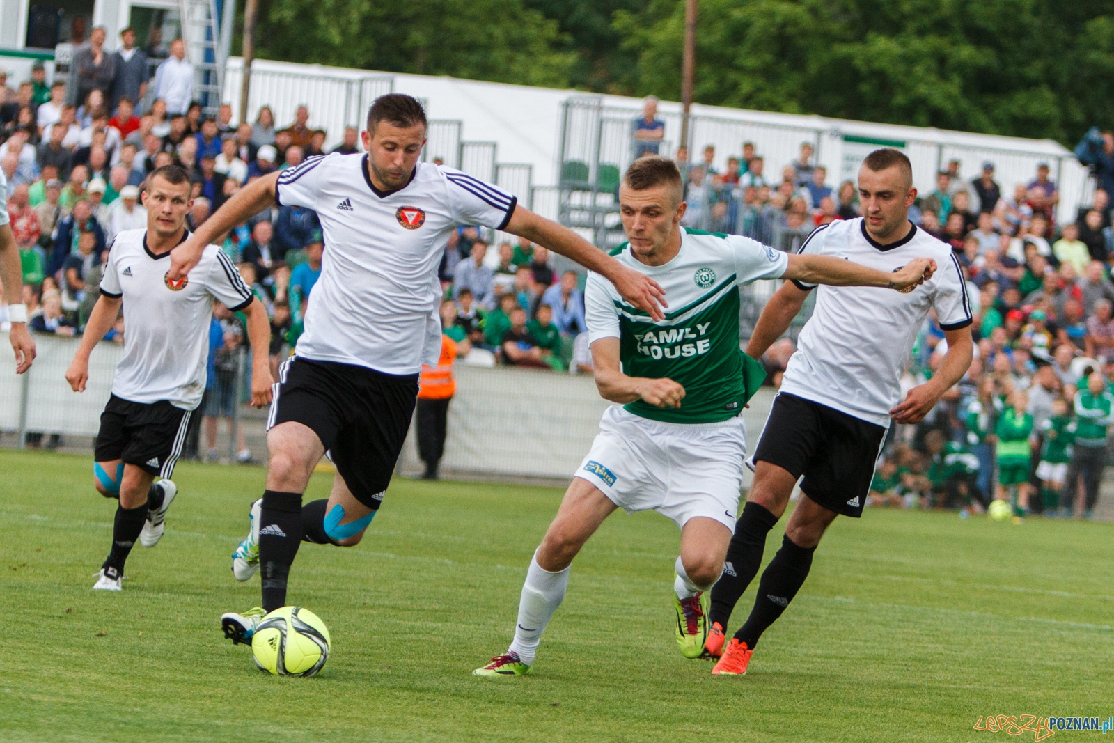 Pilka nozna. II liga. Warta Poznan - Garbarnia Krakow. 15.06.2016 Foto: Pawel Rychter Pilka nozna. II liga. Warta Poznan - Garbarnia Krakow. 15.06.2016 Foto: Pawel Rychter