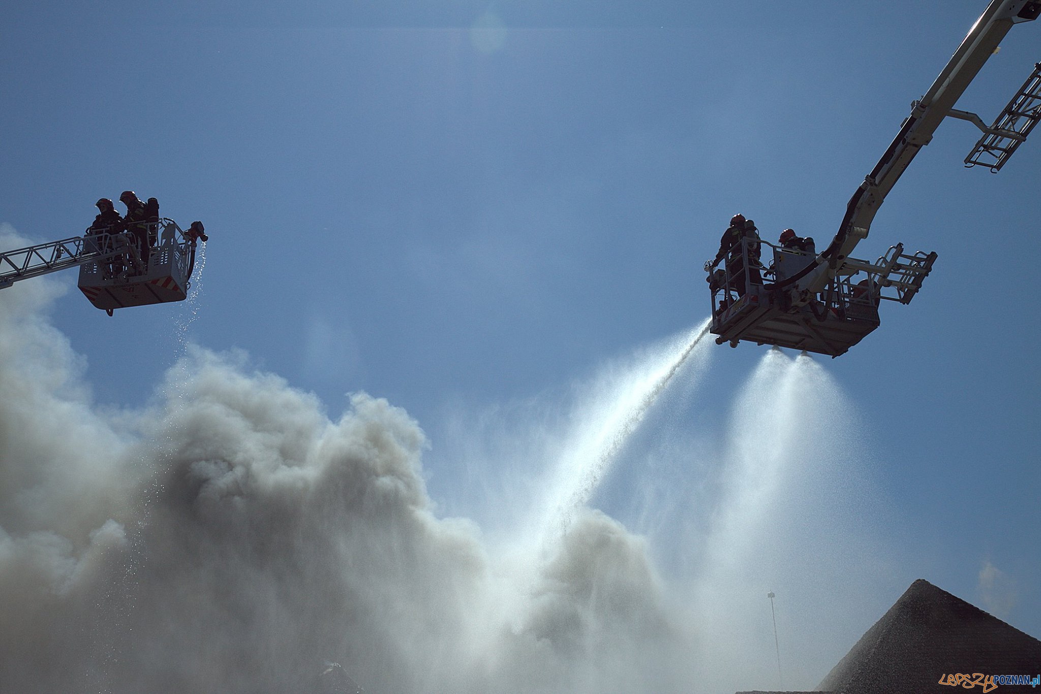 Płonie gospoda Młyńskie Koło Foto: fb/poznan.antoninek / Tomasz Bartkowiak Płonie gospoda Młyńskie Koło Foto: fb/poznan.antoninek / Tomasz Bartkowiak