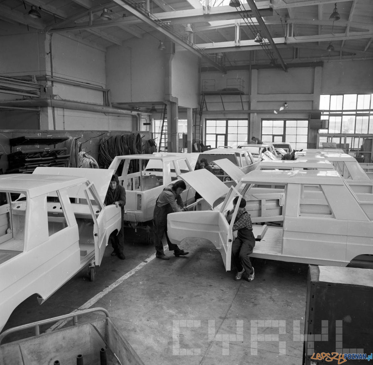 Tarpan Linia montażowa Farbryki Polmo w Antoninku 14.08.1974 Foto: Stanisław Wiktor / Cyryl Tarpan Linia montażowa Farbryki Polmo w Antoninku 14.08.1974 Foto: Stanisław Wiktor / Cyryl