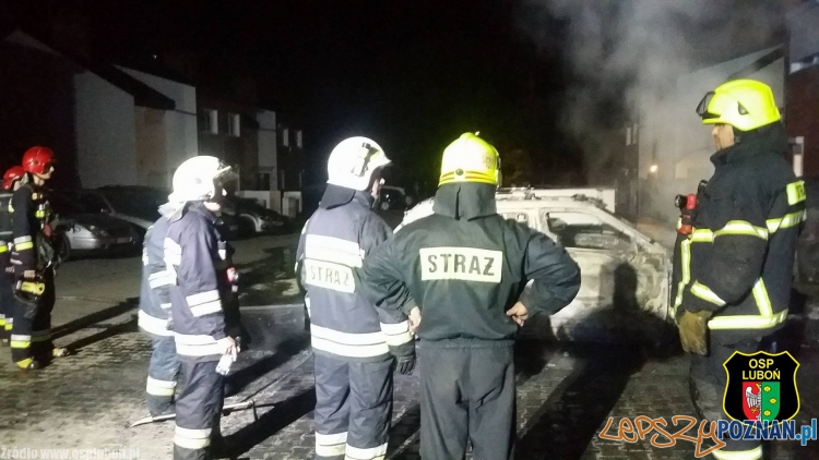 Pożar samochodu w Wirach Foto: OSP Luboń Pożar samochodu w Wirach Foto: OSP Luboń